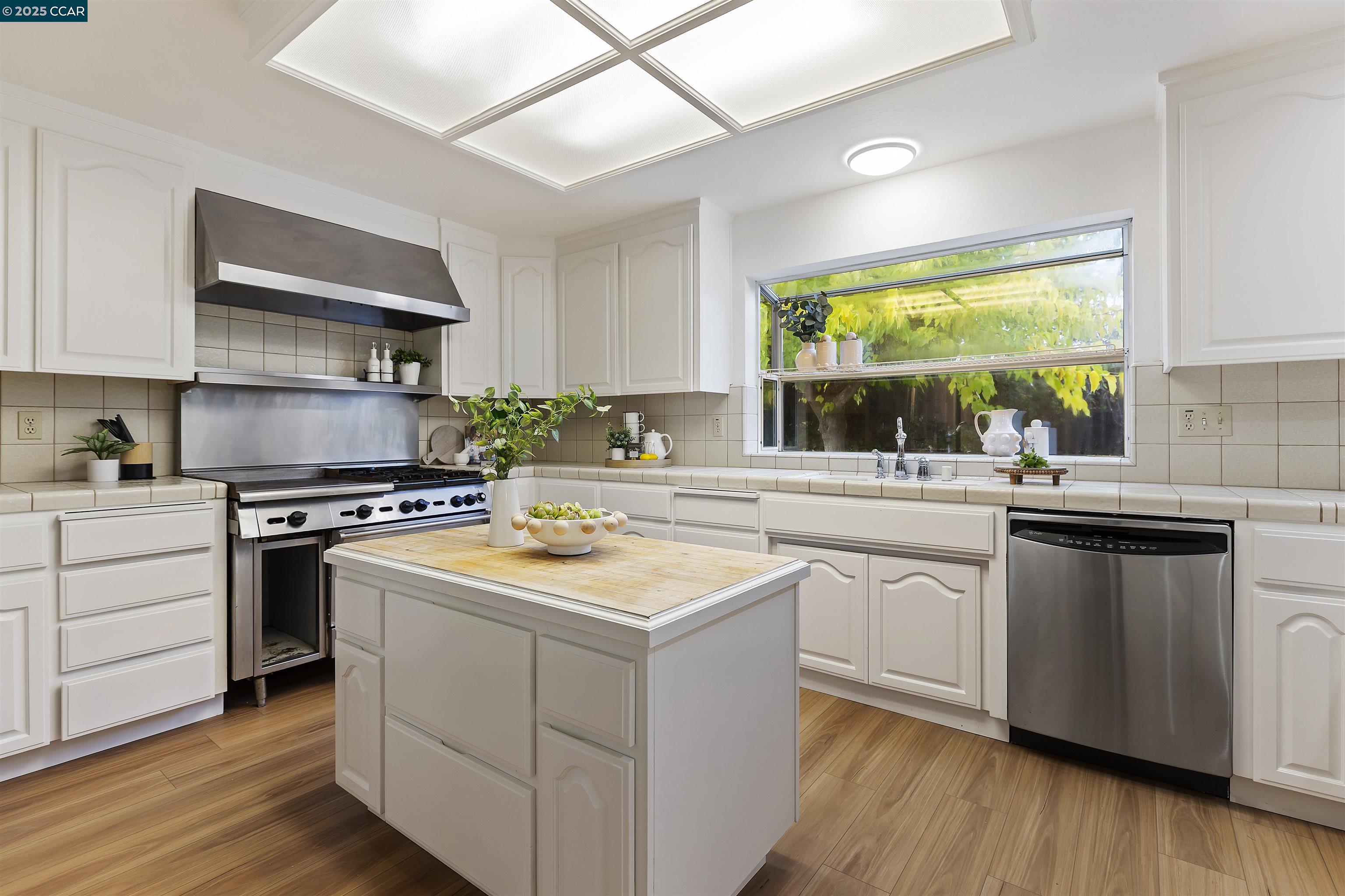 Detail Gallery Image 14 of 35 For 1412 Conejo Way, Walnut Creek,  CA 94597 - 4 Beds | 2 Baths