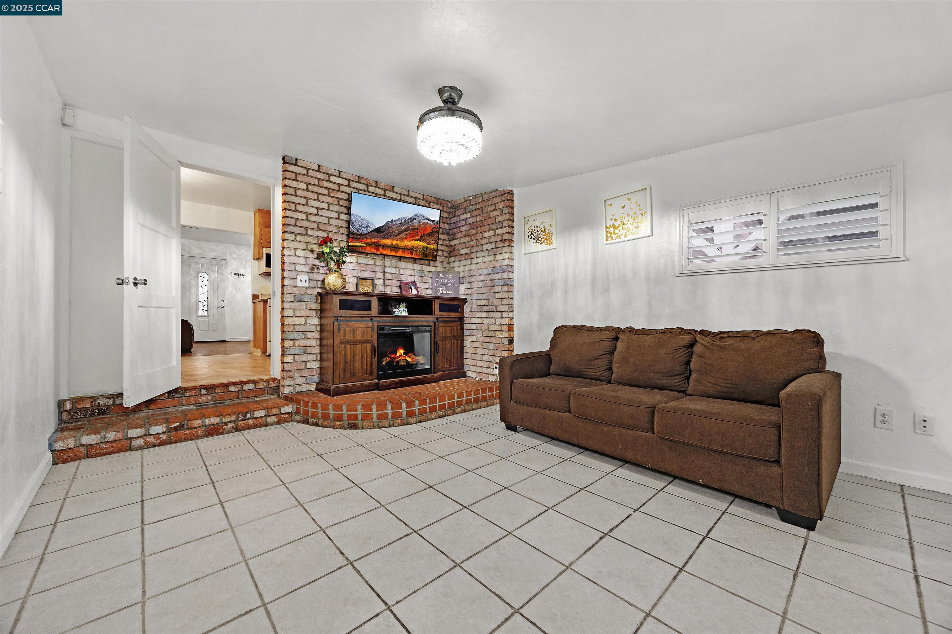 Detail Gallery Image 5 of 17 For 205 John Gildi Ave, Antioch,  CA 94509 - 2 Beds | 1 Baths