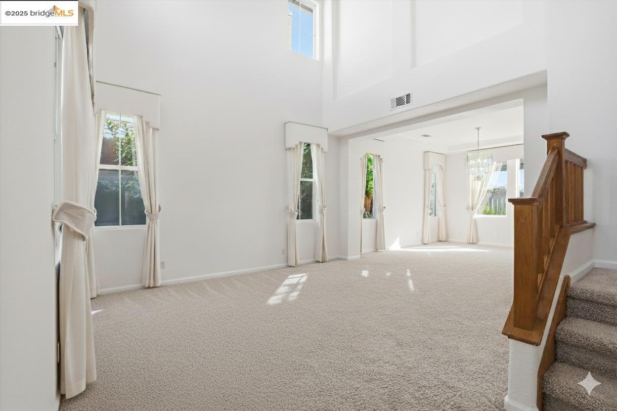 Detail Gallery Image 14 of 60 For 6857 Sunriver Ln, Vallejo,  CA 94591 - 4 Beds | 3 Baths