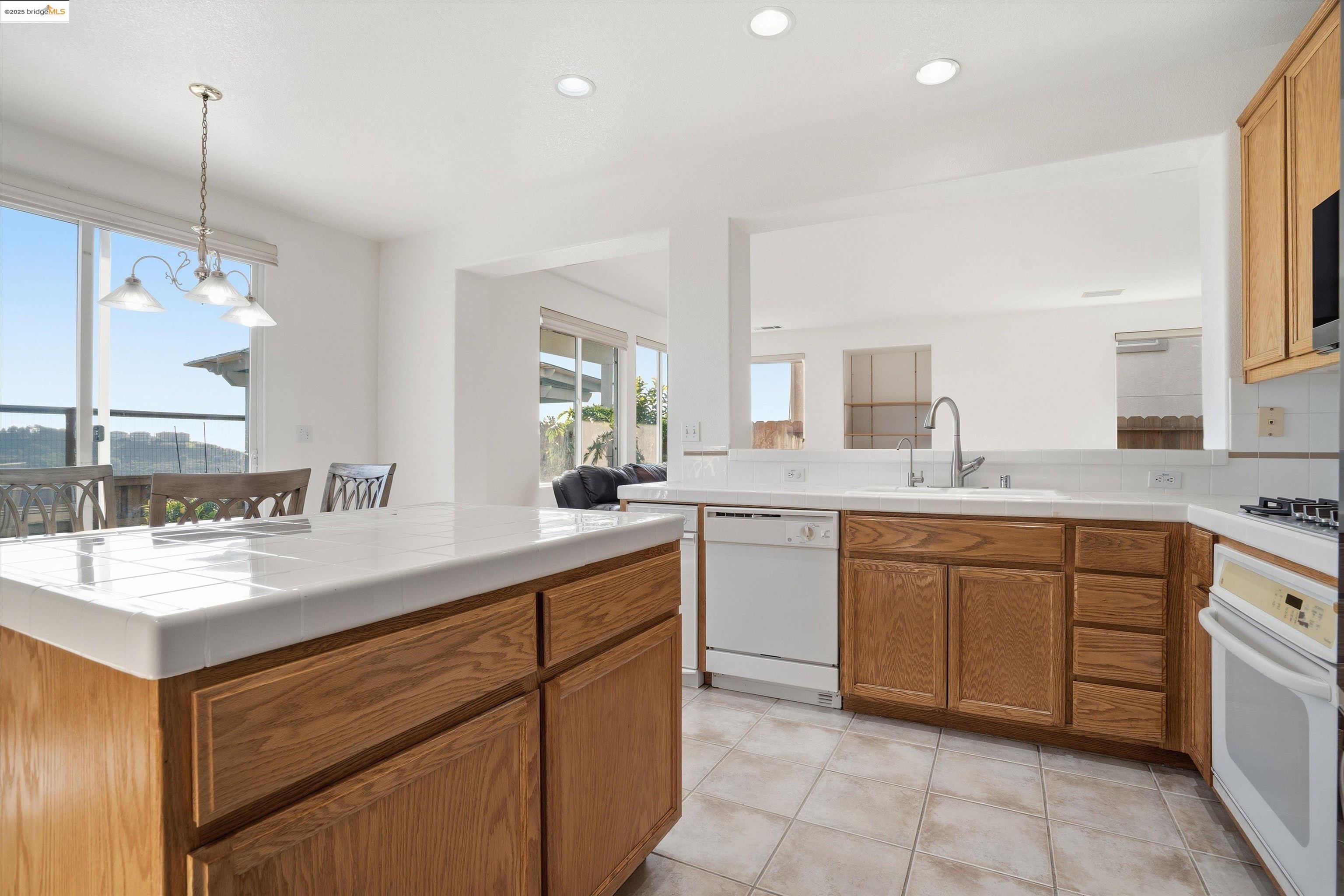 Detail Gallery Image 23 of 60 For 6857 Sunriver Ln, Vallejo,  CA 94591 - 4 Beds | 3 Baths