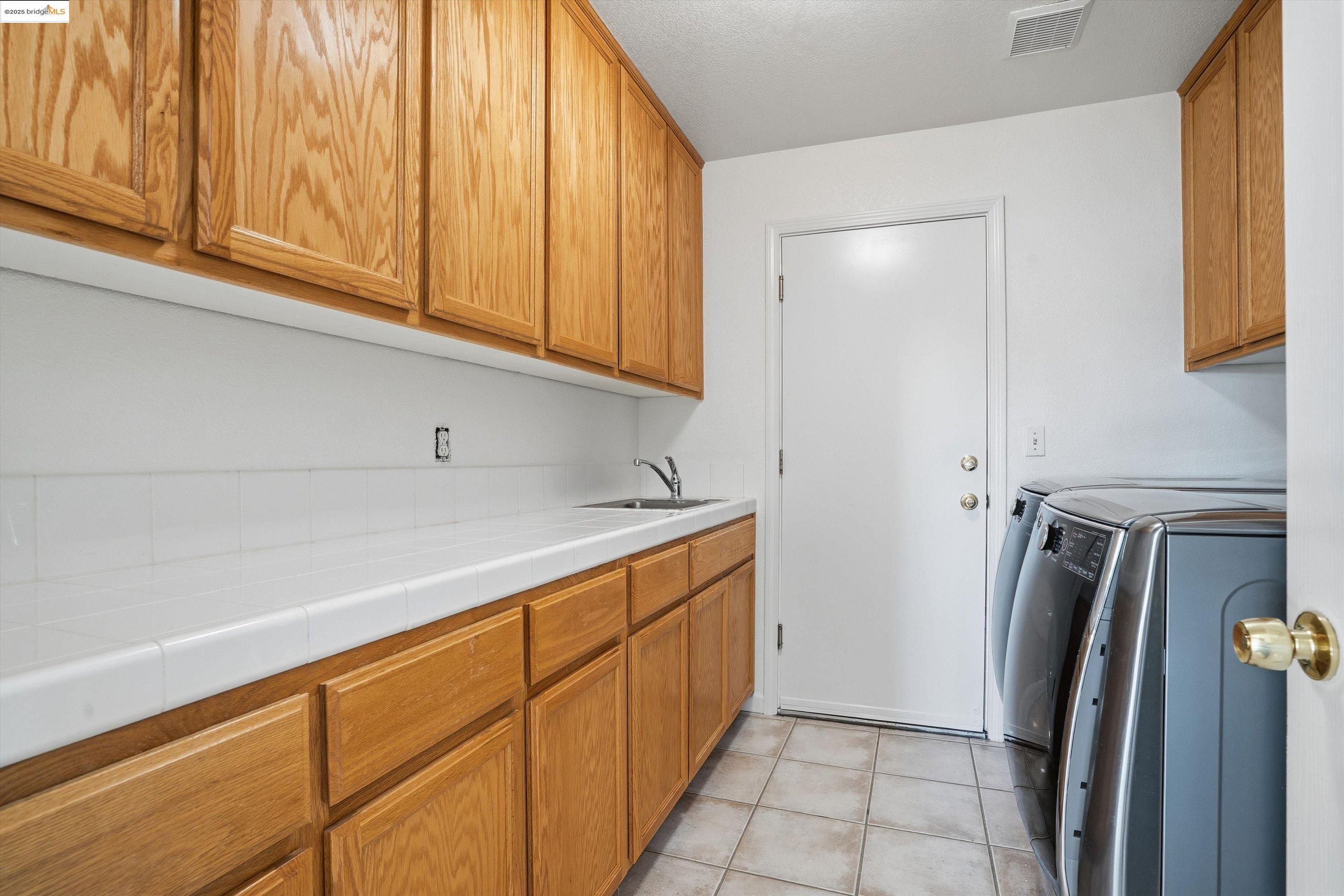 Detail Gallery Image 31 of 60 For 6857 Sunriver Ln, Vallejo,  CA 94591 - 4 Beds | 3 Baths