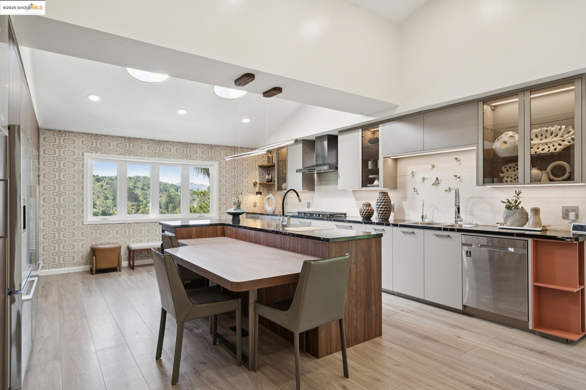 Detail Gallery Image 16 of 60 For 38 Lenelle Ct, Moraga,  CA 94556 - 6 Beds | 4/2 Baths