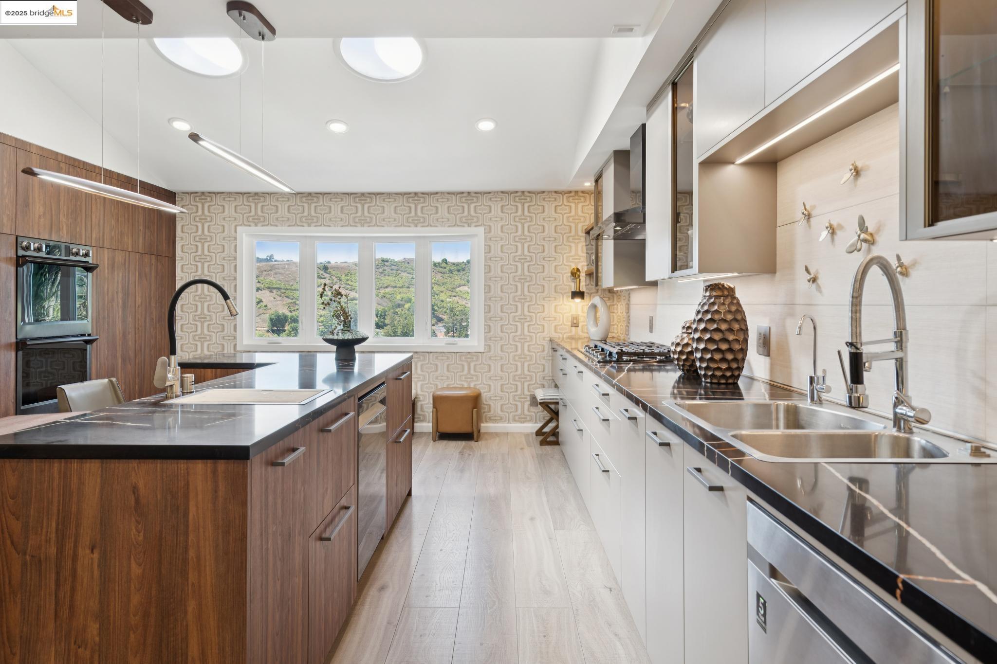 Detail Gallery Image 17 of 60 For 38 Lenelle Ct, Moraga,  CA 94556 - 6 Beds | 4/2 Baths