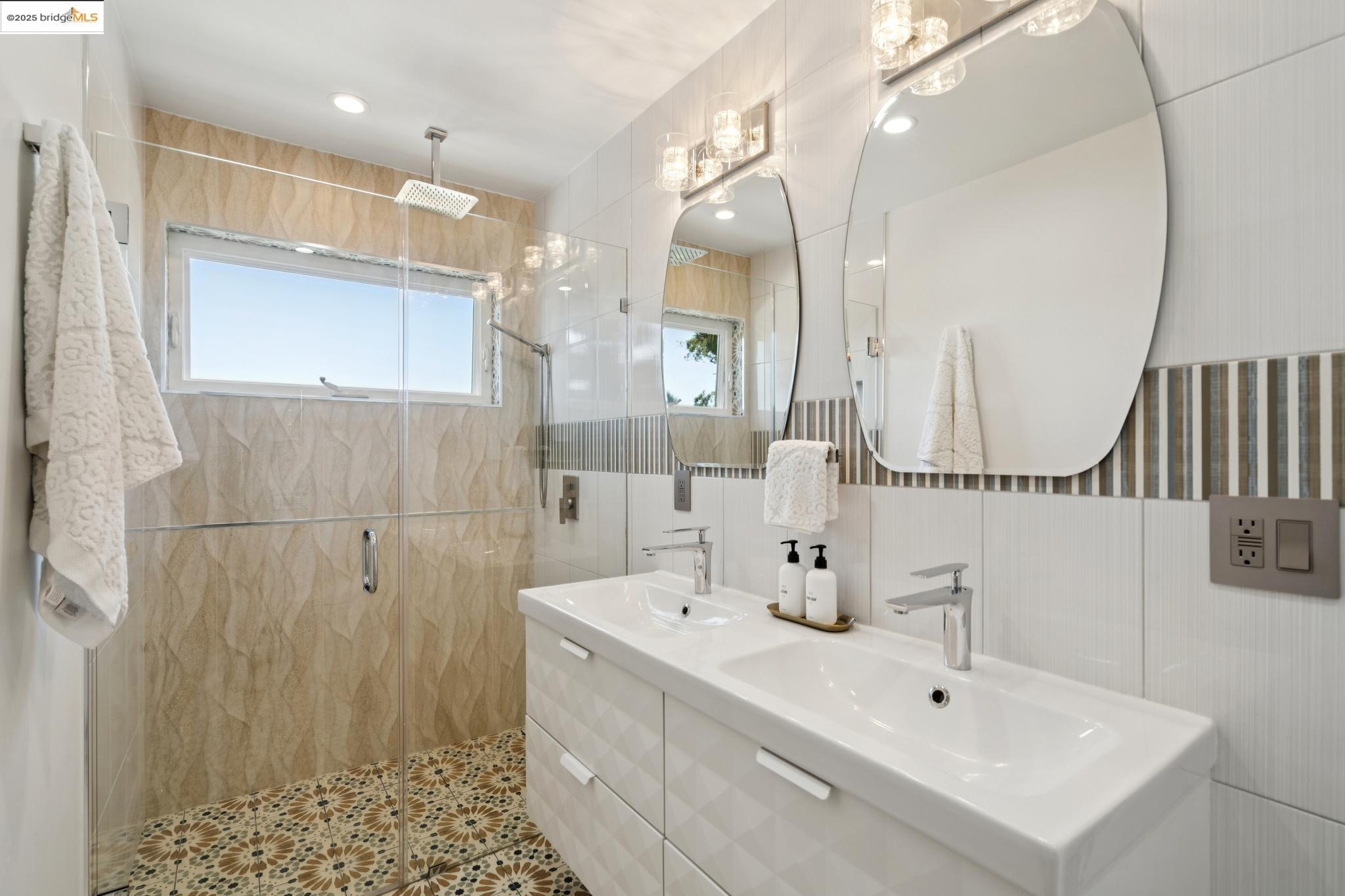 Detail Gallery Image 22 of 60 For 38 Lenelle Ct, Moraga,  CA 94556 - 6 Beds | 4/2 Baths