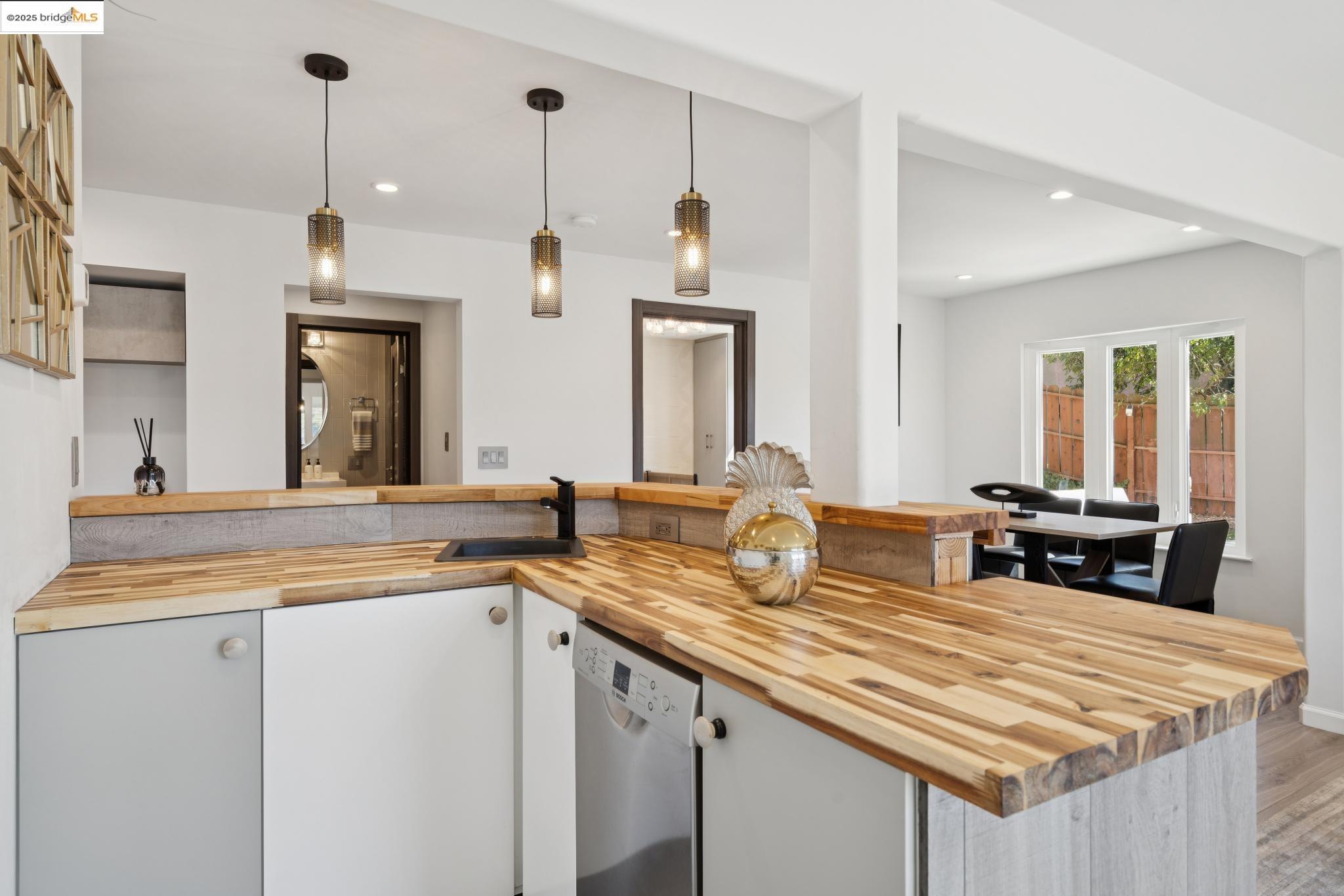 Detail Gallery Image 33 of 60 For 38 Lenelle Ct, Moraga,  CA 94556 - 6 Beds | 4/2 Baths