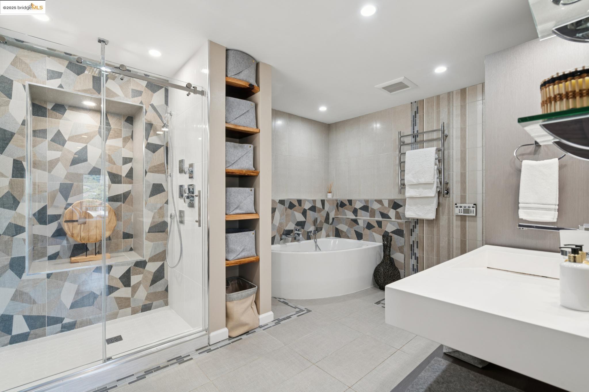 Detail Gallery Image 37 of 60 For 38 Lenelle Ct, Moraga,  CA 94556 - 6 Beds | 4/2 Baths