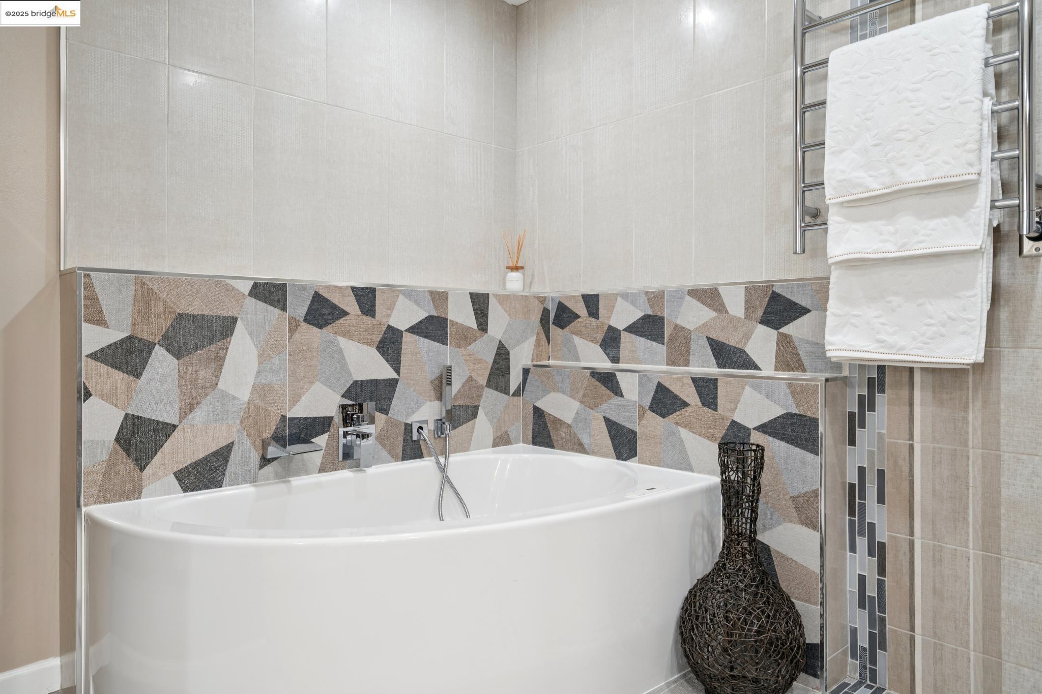 Detail Gallery Image 39 of 60 For 38 Lenelle Ct, Moraga,  CA 94556 - 6 Beds | 4/2 Baths