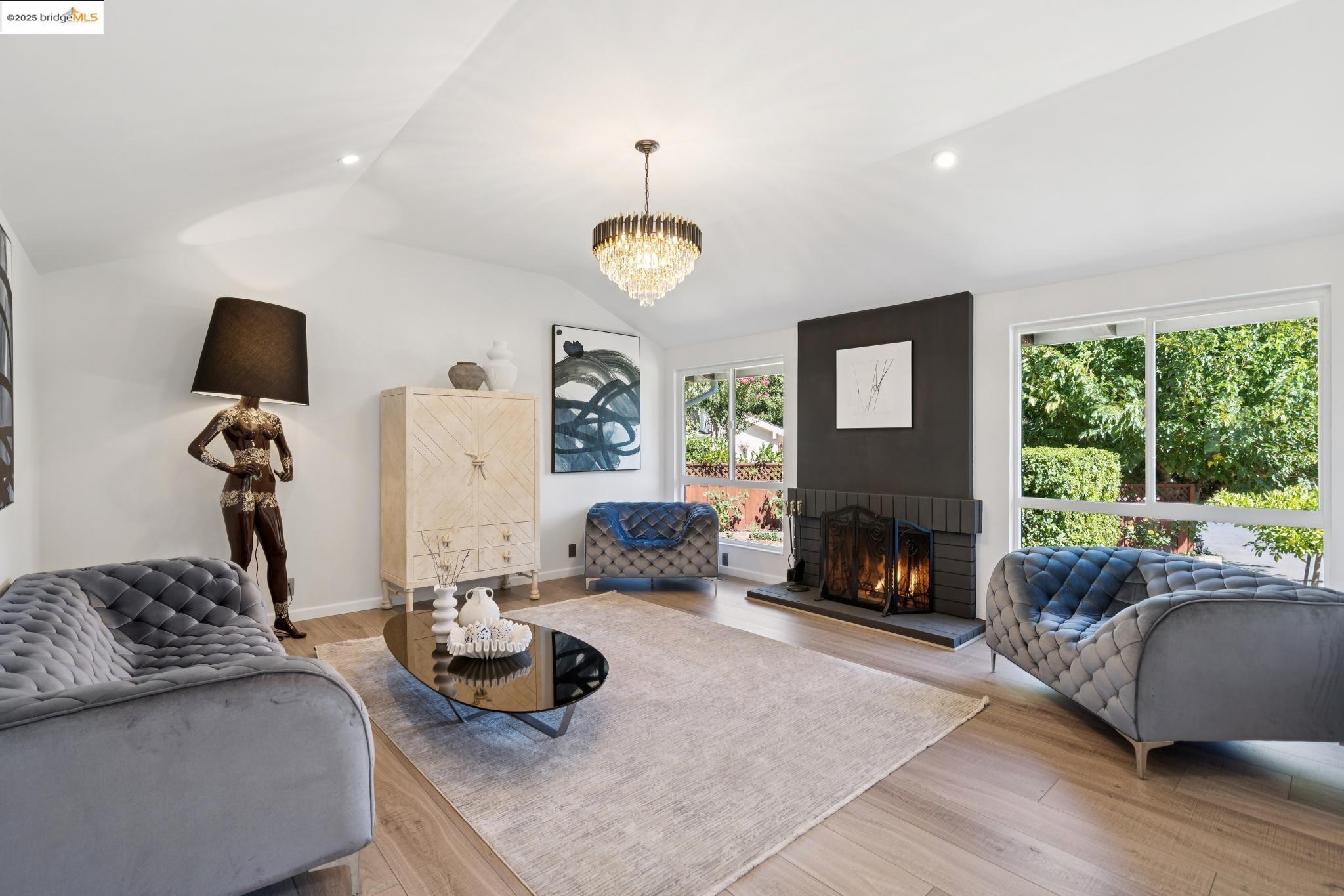 Detail Gallery Image 6 of 60 For 38 Lenelle Ct, Moraga,  CA 94556 - 6 Beds | 4/2 Baths