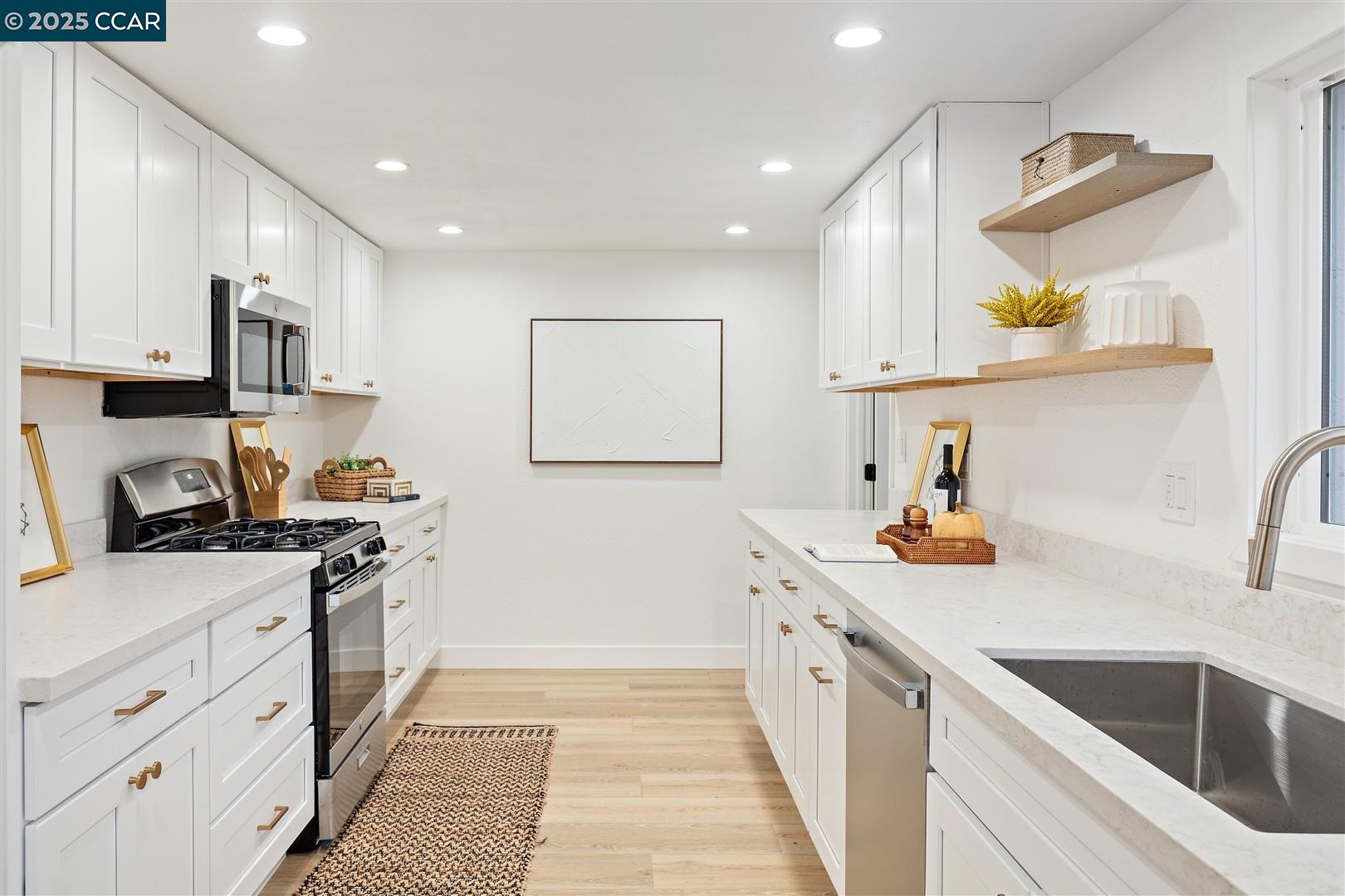 Detail Gallery Image 15 of 51 For 4225 Taft Ave, Richmond,  CA 94804 - 4 Beds | 1/1 Baths