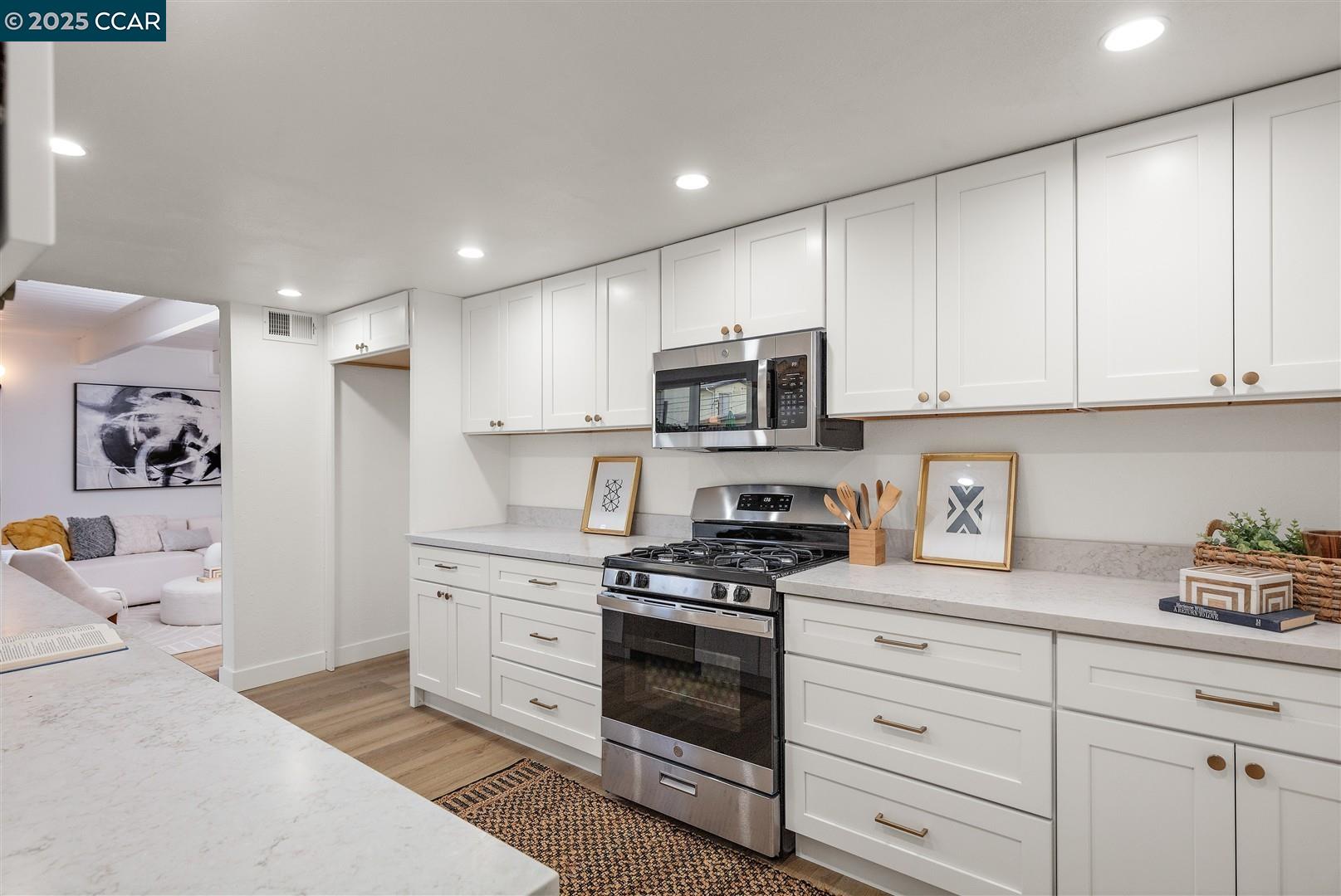 Detail Gallery Image 16 of 51 For 4225 Taft Ave, Richmond,  CA 94804 - 4 Beds | 1/1 Baths