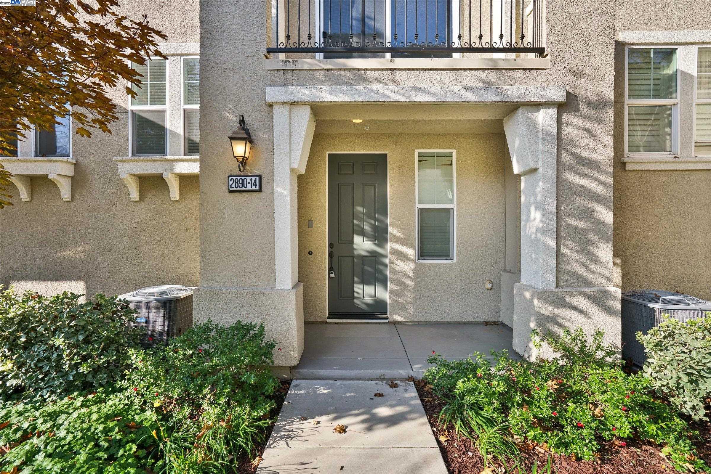 Detail Gallery Image 2 of 49 For 2890 Kew Ave #14,  Livermore,  CA 94551 - 2 Beds | 2/1 Baths