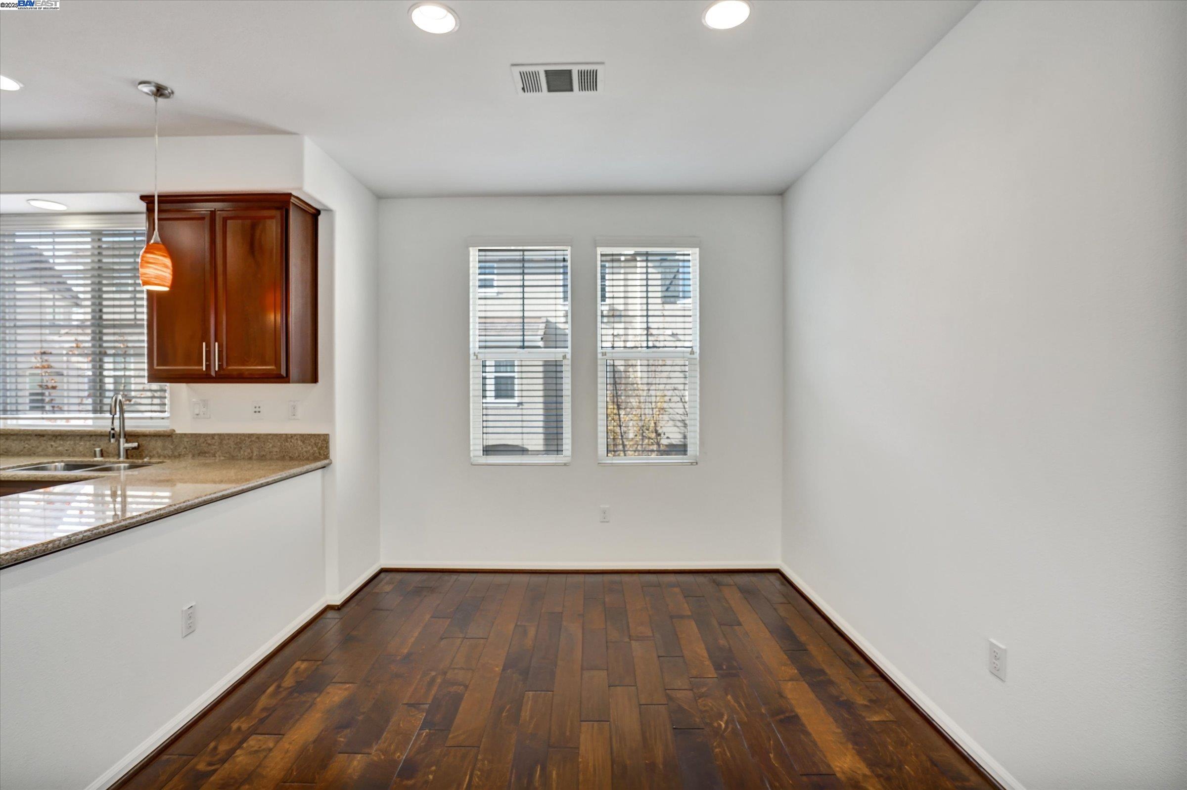 Detail Gallery Image 13 of 49 For 2890 Kew Ave #14,  Livermore,  CA 94551 - 2 Beds | 2/1 Baths