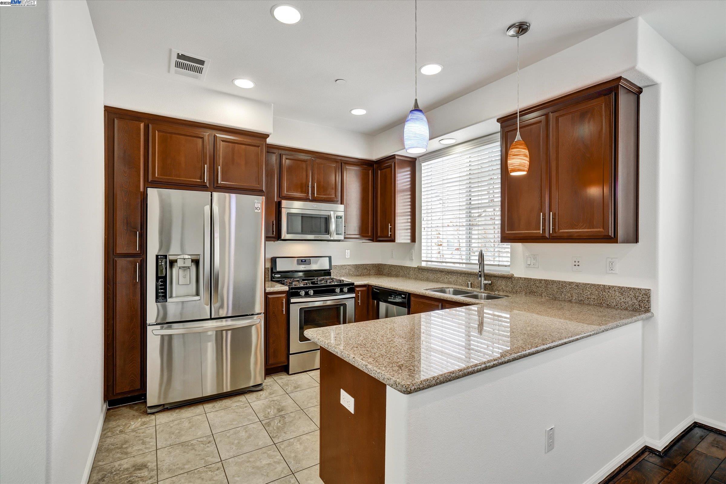 Detail Gallery Image 15 of 49 For 2890 Kew Ave #14,  Livermore,  CA 94551 - 2 Beds | 2/1 Baths