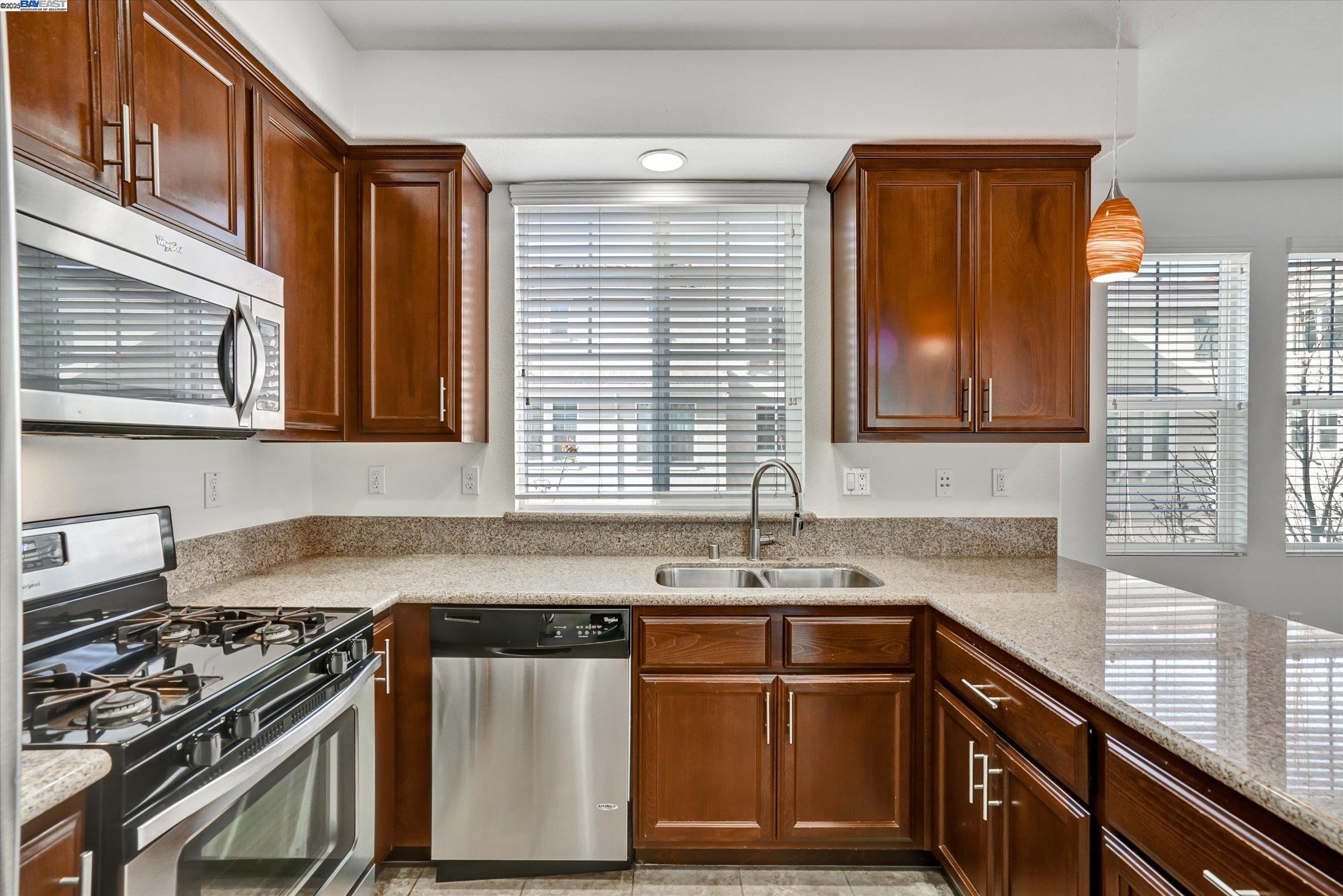 Detail Gallery Image 16 of 49 For 2890 Kew Ave #14,  Livermore,  CA 94551 - 2 Beds | 2/1 Baths