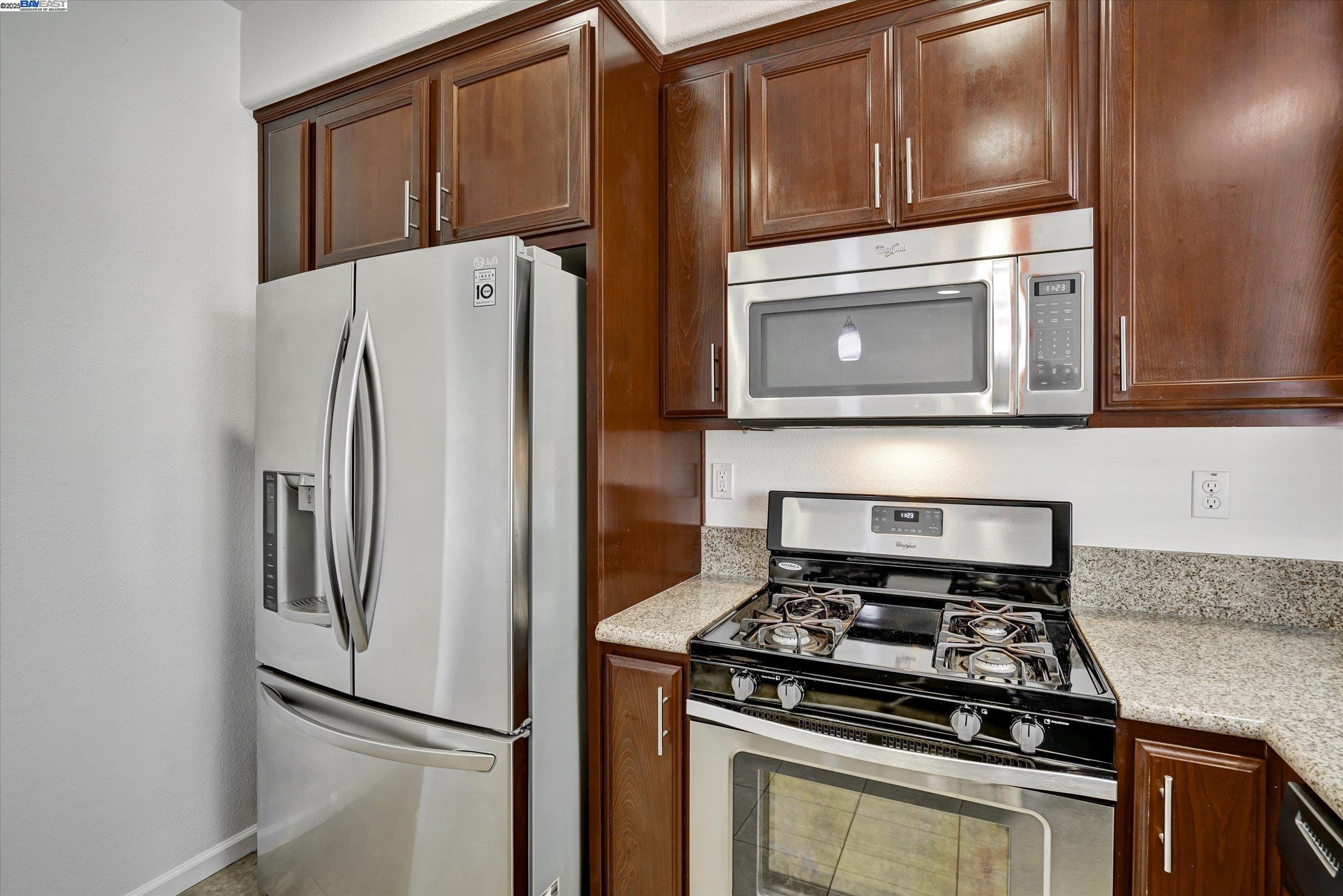 Detail Gallery Image 17 of 49 For 2890 Kew Ave #14,  Livermore,  CA 94551 - 2 Beds | 2/1 Baths