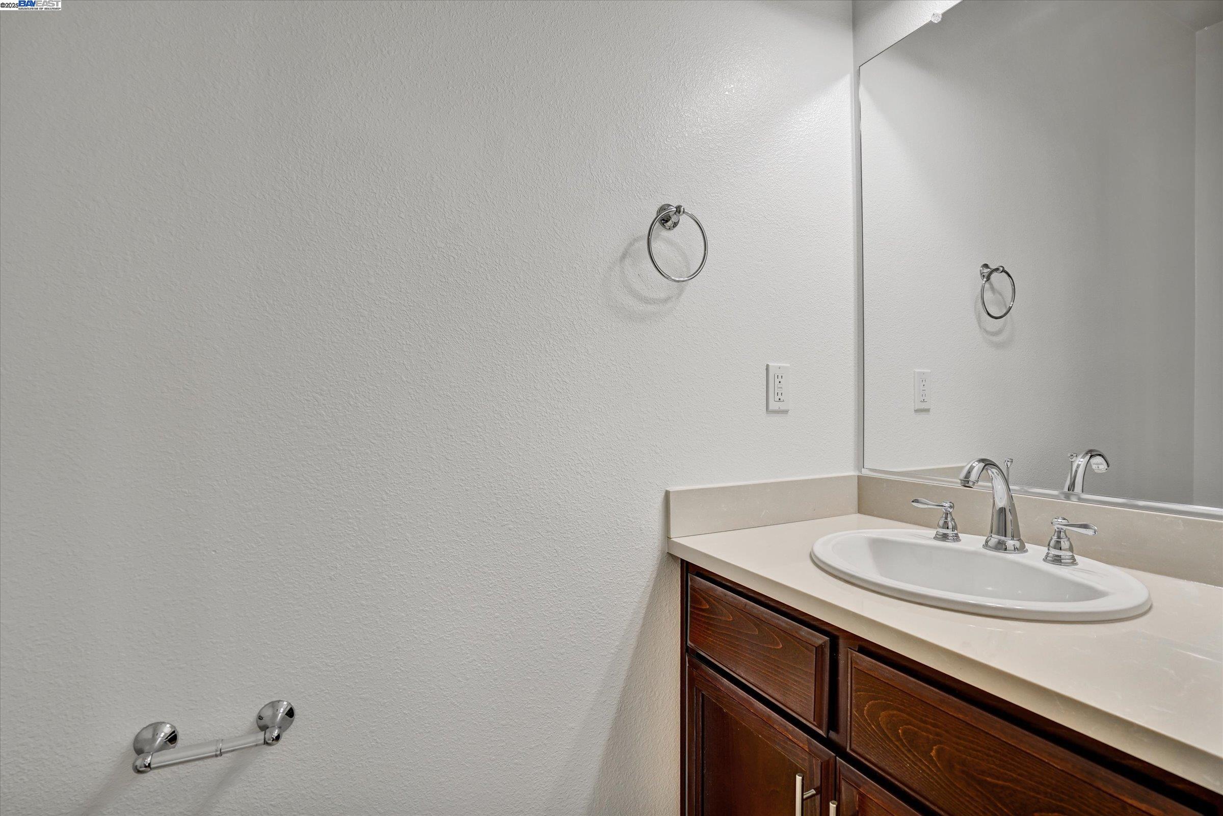 Detail Gallery Image 5 of 49 For 2890 Kew Ave #14,  Livermore,  CA 94551 - 2 Beds | 2/1 Baths