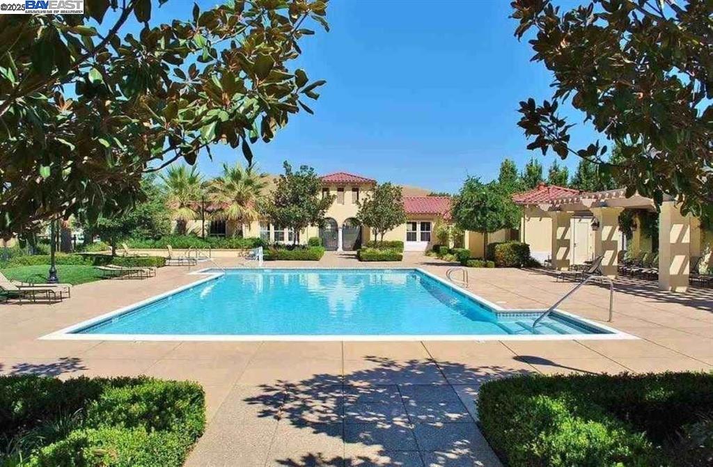 Detail Gallery Image 5 of 11 For 2890 Kew Ave #14,  Livermore,  CA 94551 - 2 Beds | 2/1 Baths