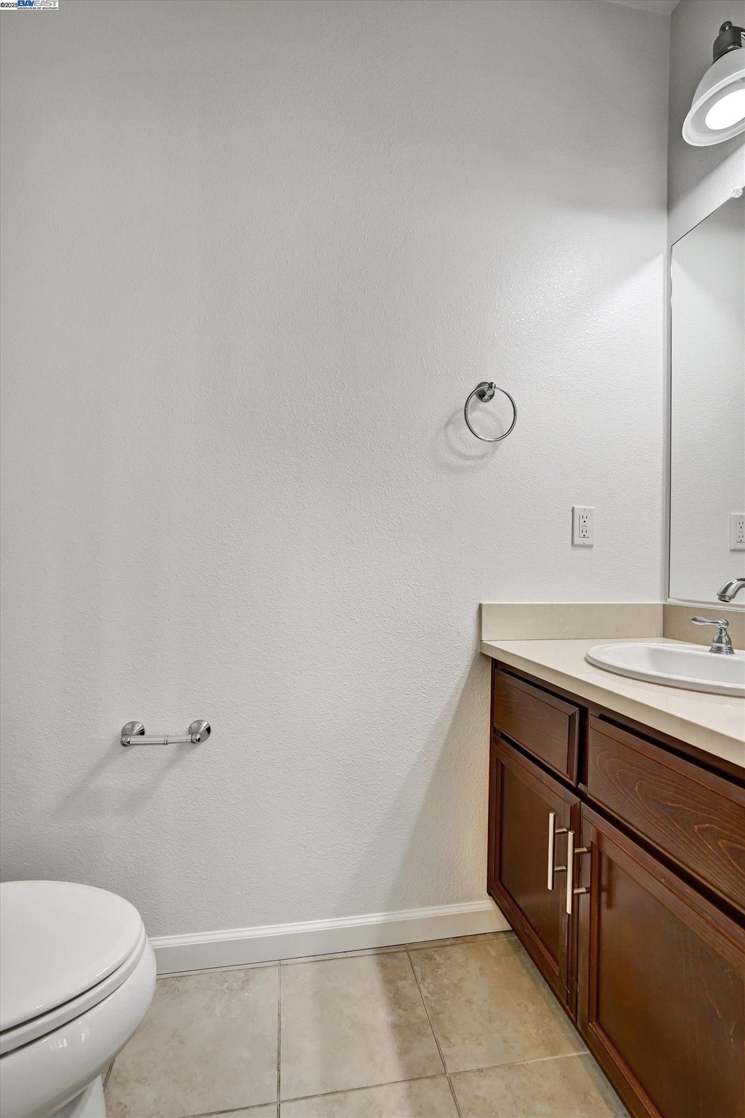 Detail Gallery Image 6 of 49 For 2890 Kew Ave #14,  Livermore,  CA 94551 - 2 Beds | 2/1 Baths
