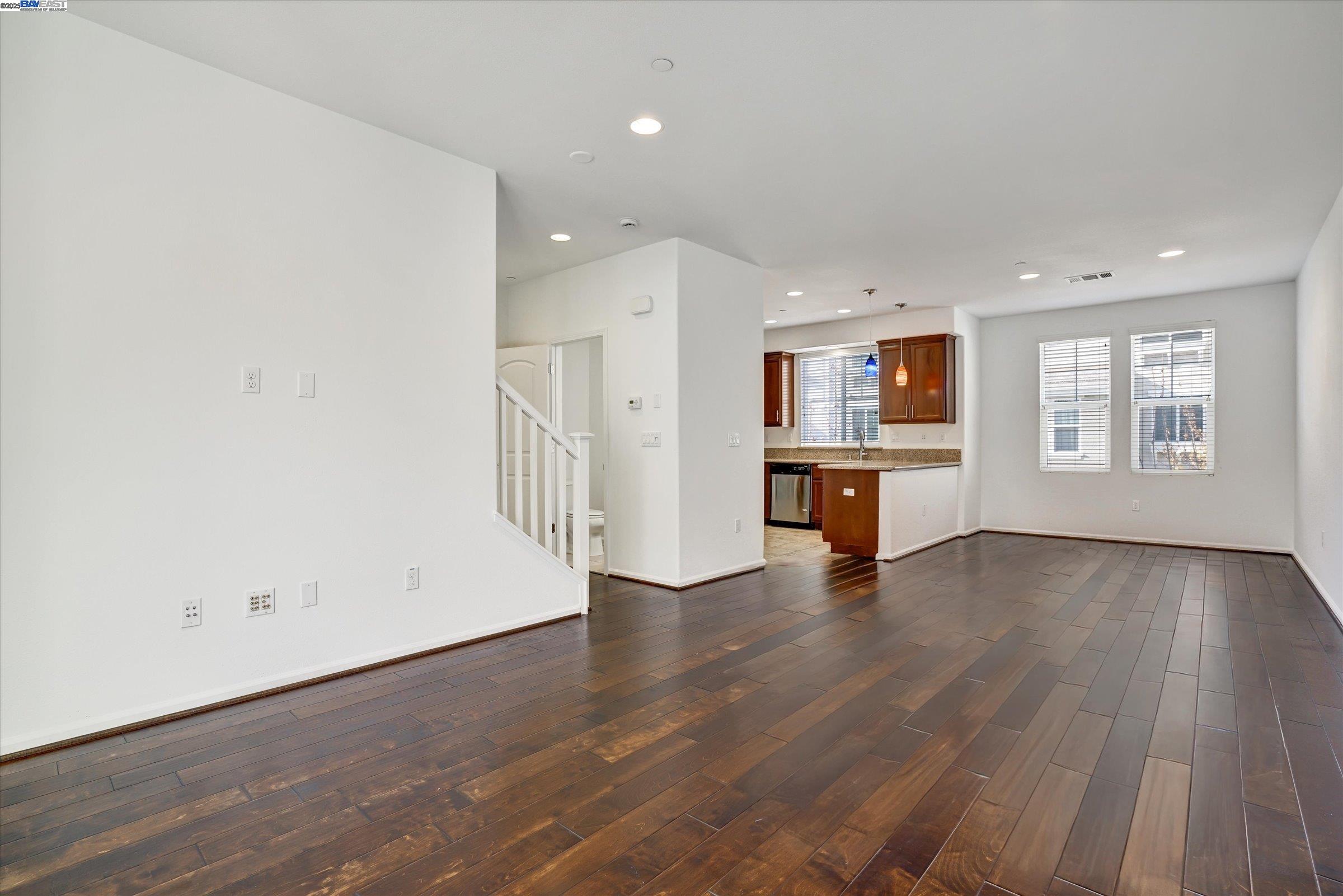 Detail Gallery Image 9 of 49 For 2890 Kew Ave #14,  Livermore,  CA 94551 - 2 Beds | 2/1 Baths