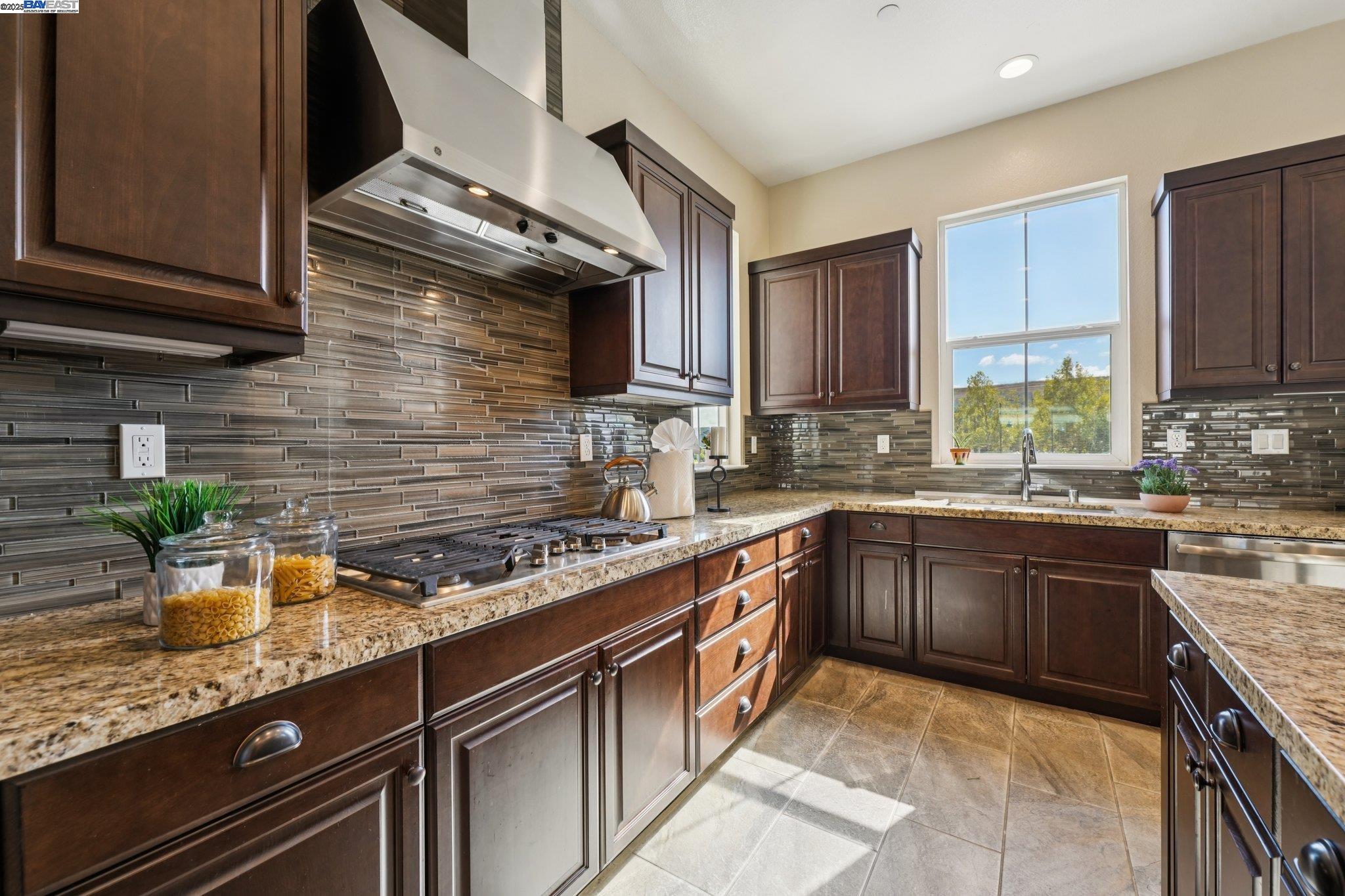 Detail Gallery Image 18 of 58 For 7213 Calistoga Ln, Dublin,  CA 94568 - 4 Beds | 3/1 Baths