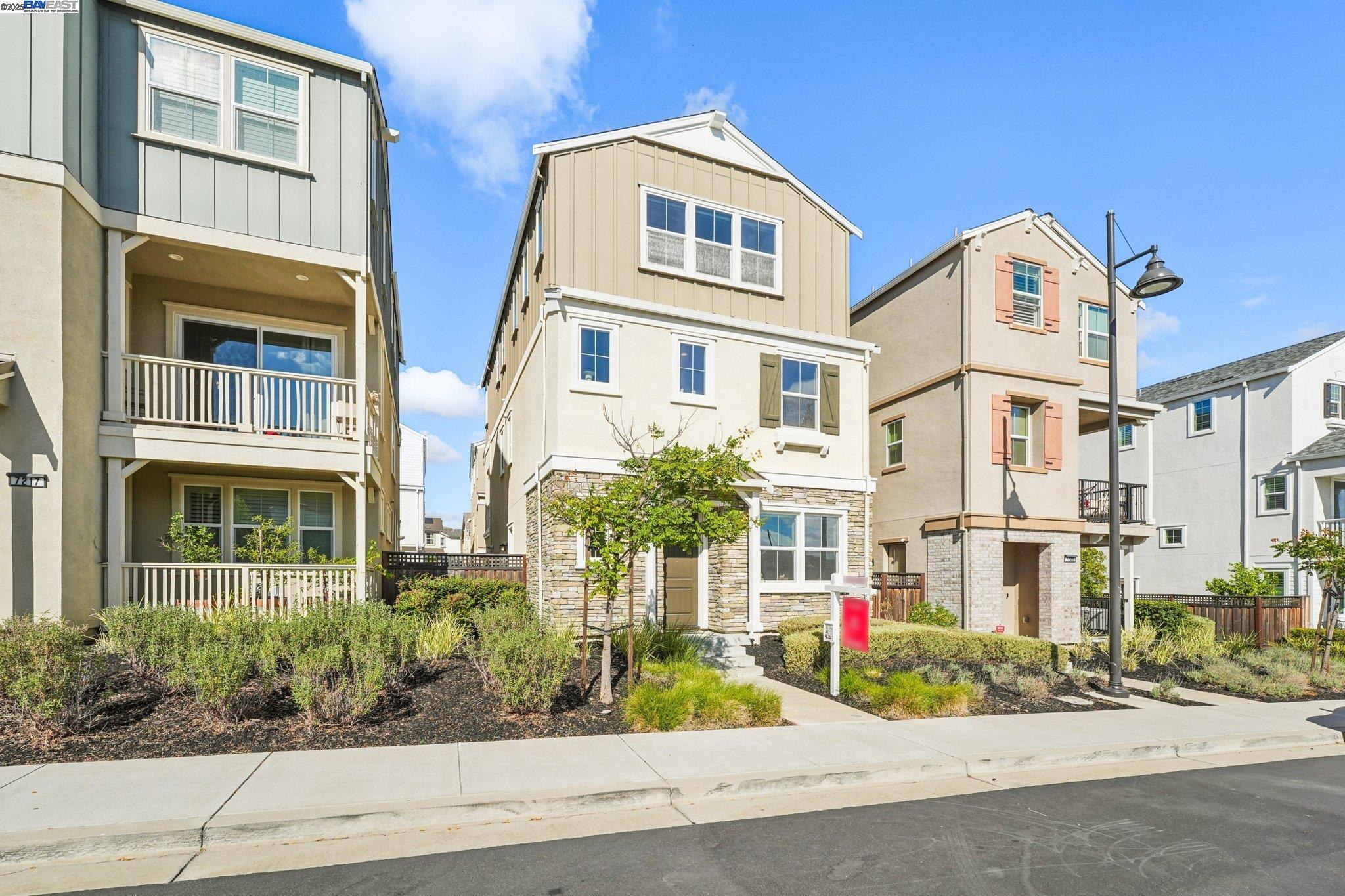 Detail Gallery Image 3 of 58 For 7213 Calistoga Ln, Dublin,  CA 94568 - 4 Beds | 3/1 Baths
