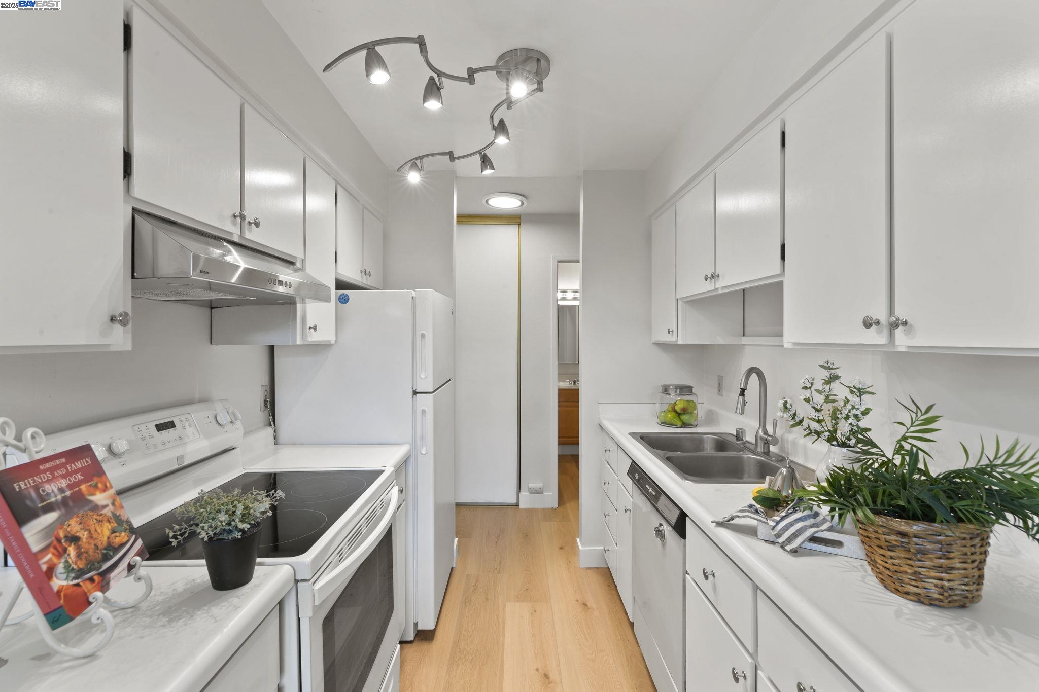 Detail Gallery Image 11 of 43 For 38623 Cherry Ln #148,  Fremont,  CA 94536 - 3 Beds | 2 Baths