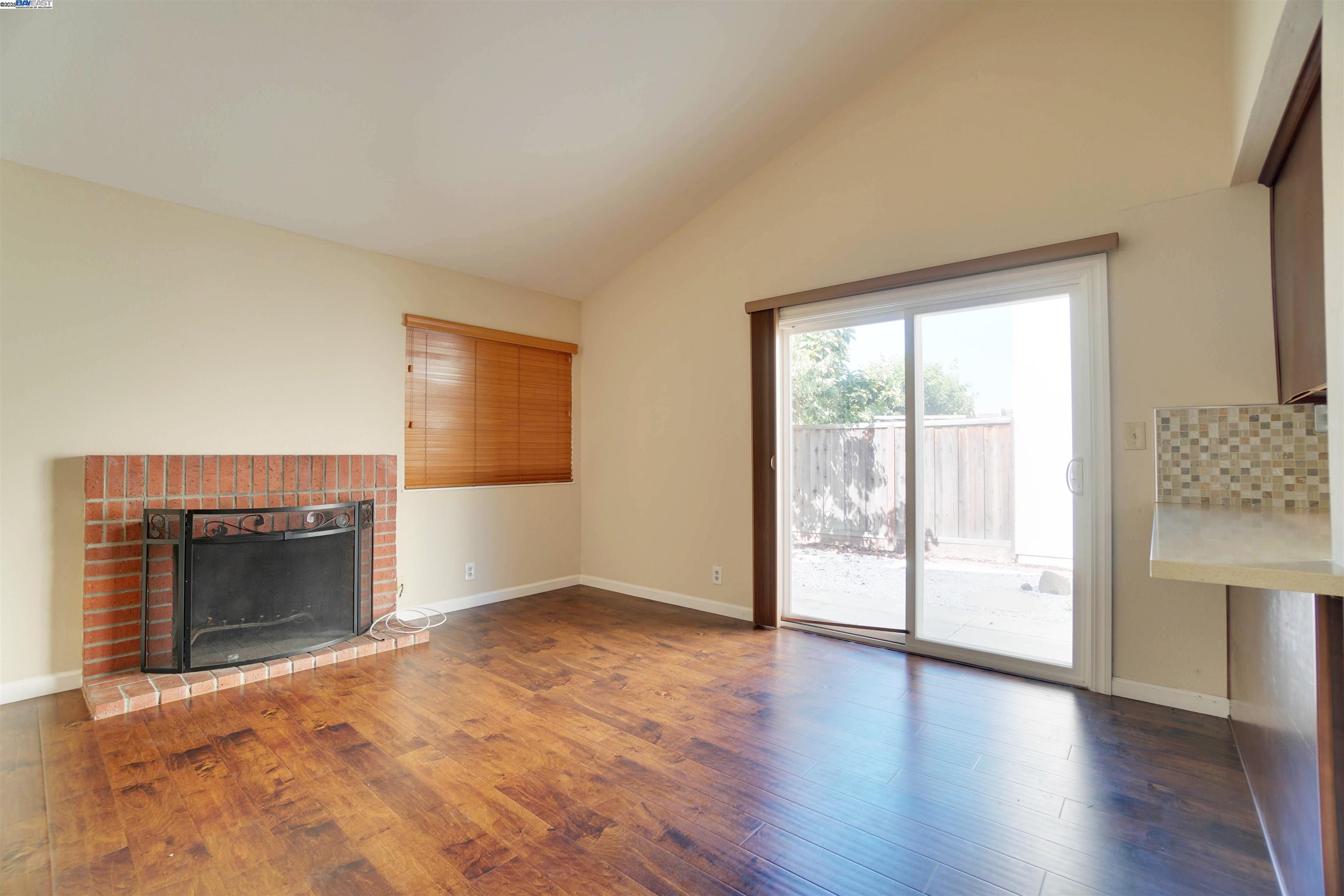 Detail Gallery Image 3 of 17 For 33787 Shylock Dr, Fremont,  CA 94555 - 4 Beds | 2 Baths