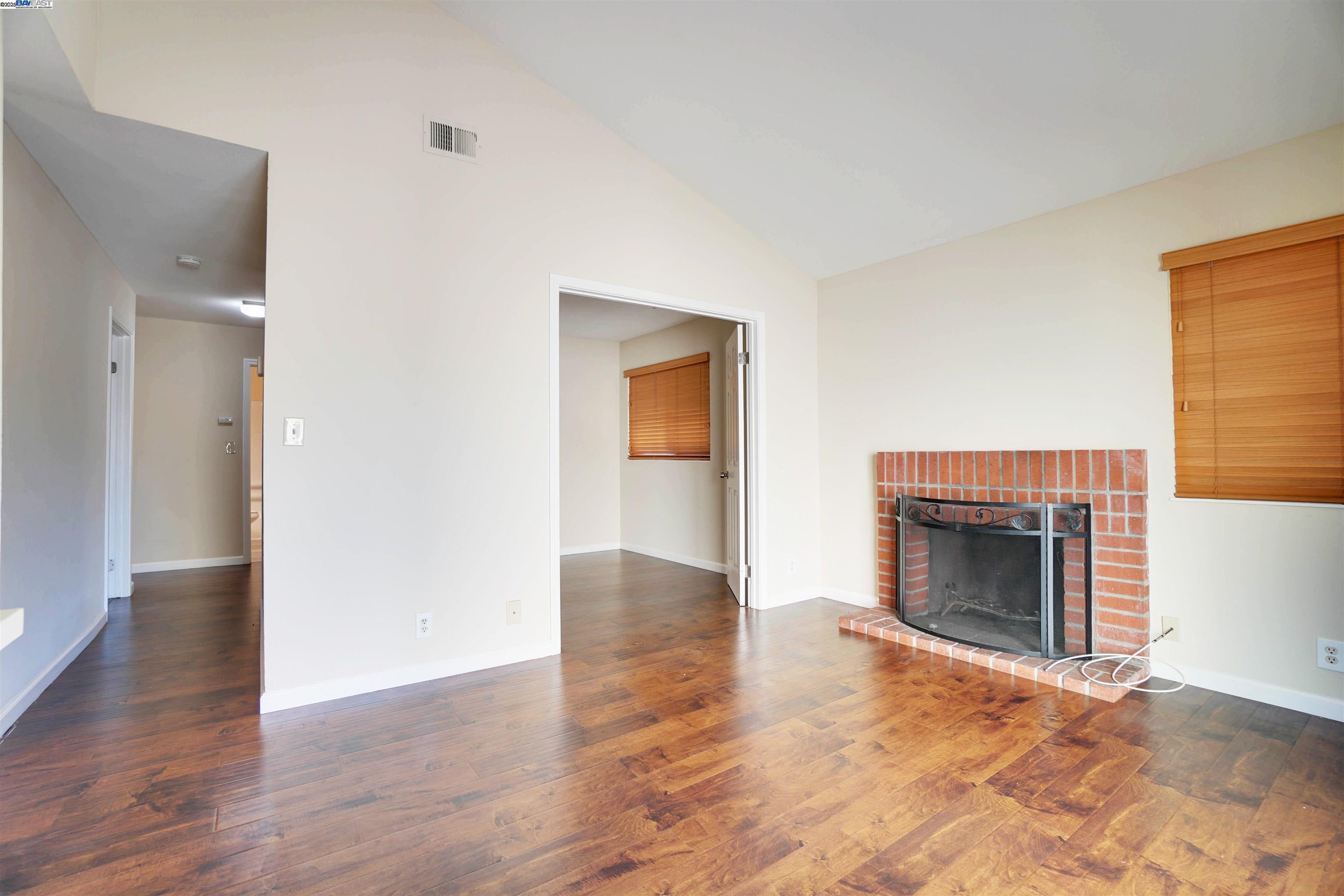 Detail Gallery Image 4 of 17 For 33787 Shylock Dr, Fremont,  CA 94555 - 4 Beds | 2 Baths