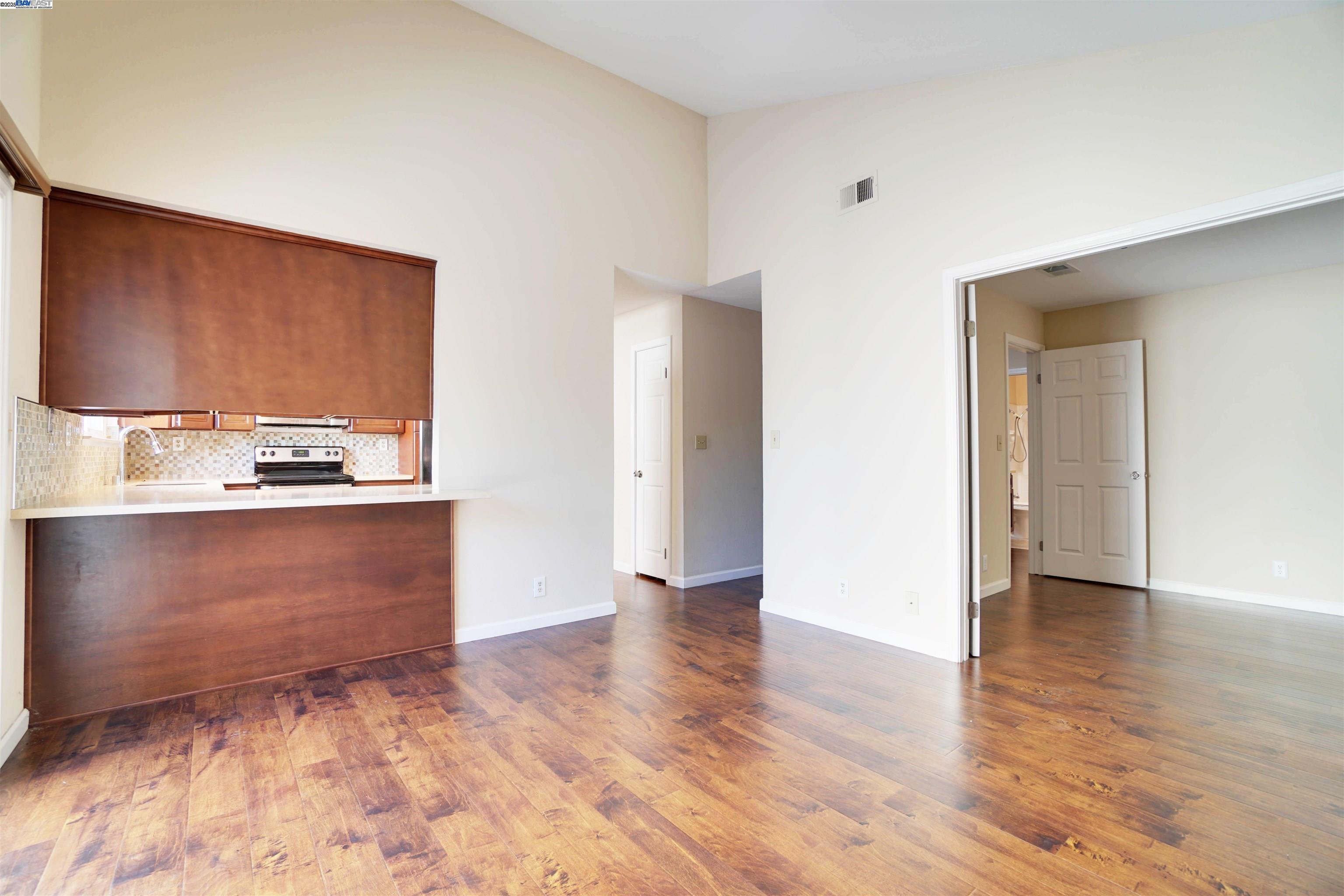 Detail Gallery Image 5 of 17 For 33787 Shylock Dr, Fremont,  CA 94555 - 4 Beds | 2 Baths