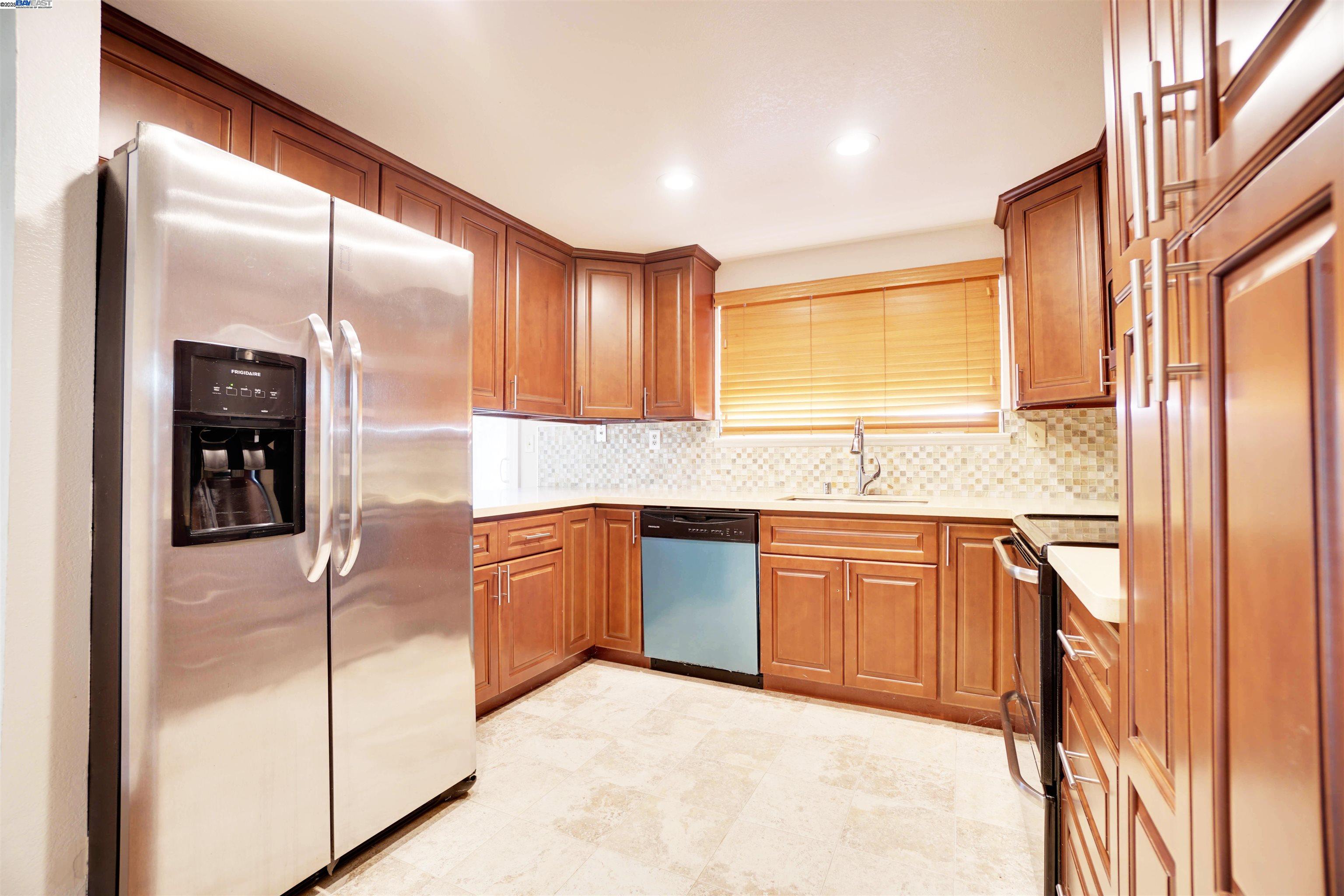 Detail Gallery Image 7 of 17 For 33787 Shylock Dr, Fremont,  CA 94555 - 4 Beds | 2 Baths