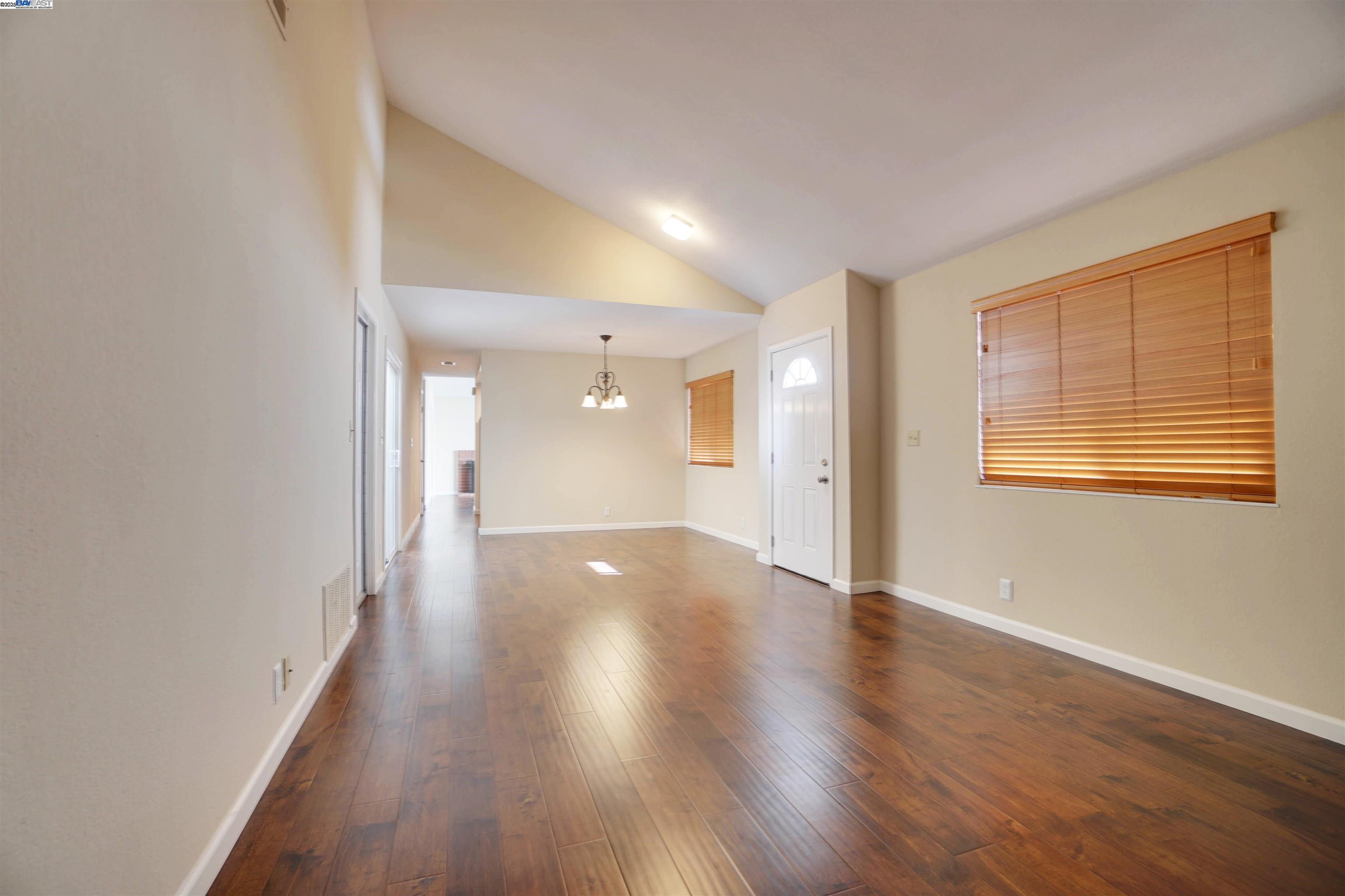 Detail Gallery Image 9 of 17 For 33787 Shylock Dr, Fremont,  CA 94555 - 4 Beds | 2 Baths