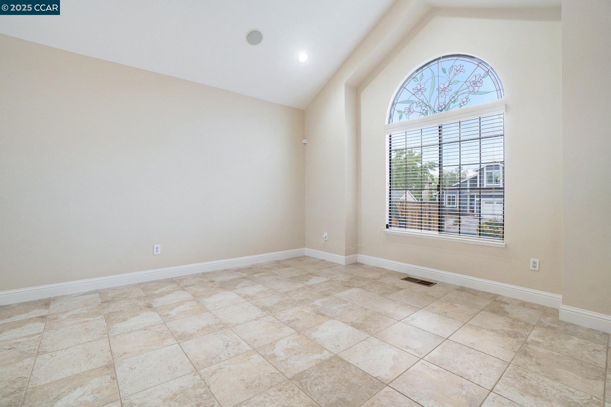 Detail Gallery Image 9 of 45 For 924 Flintrock Drive, Antioch,  CA 94509-6981 - 4 Beds | 2/1 Baths