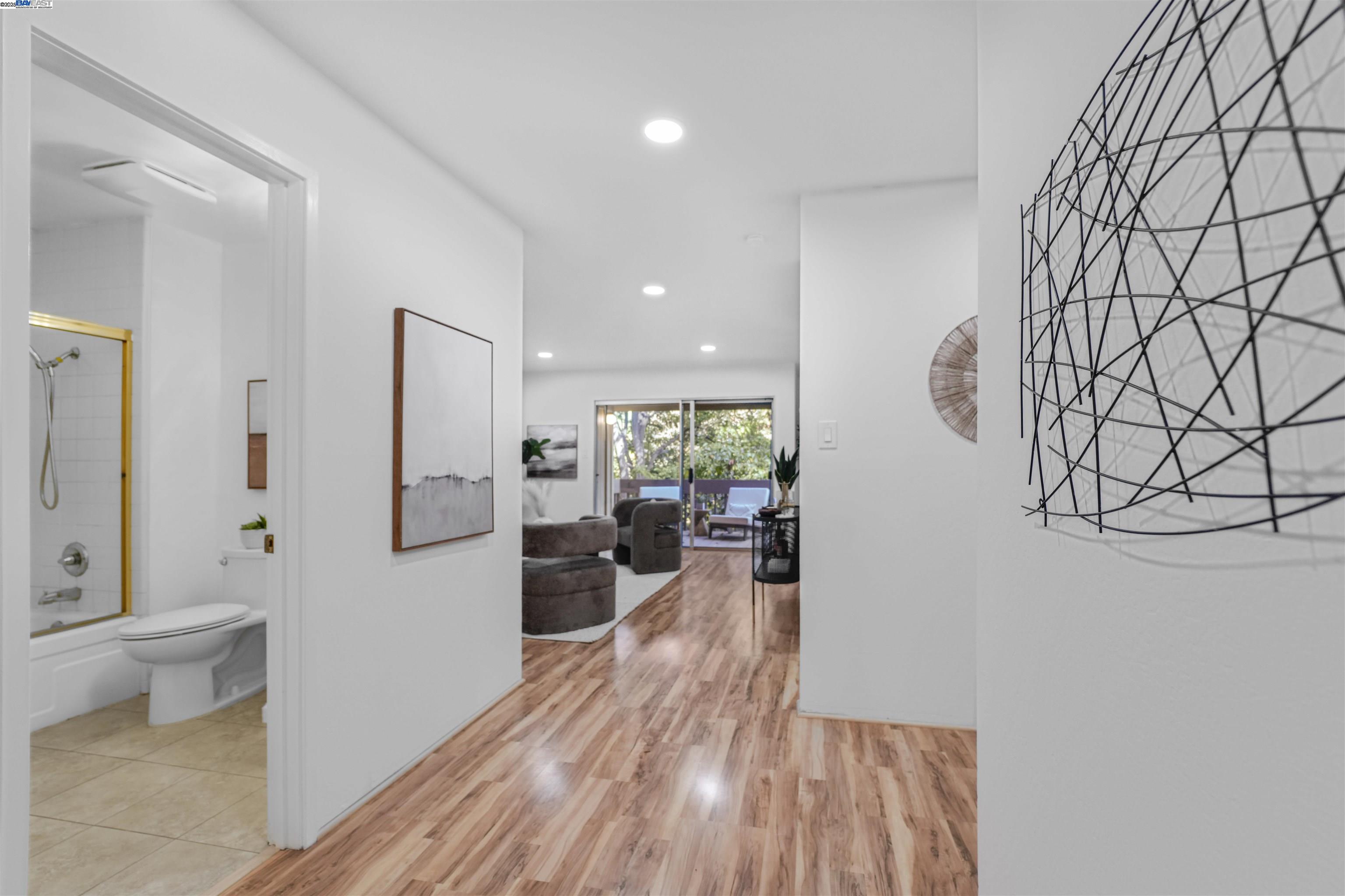 Detail Gallery Image 20 of 60 For 505 Cypress Point Dr #140,  Mountain View,  CA 94043 - 2 Beds | 1 Baths