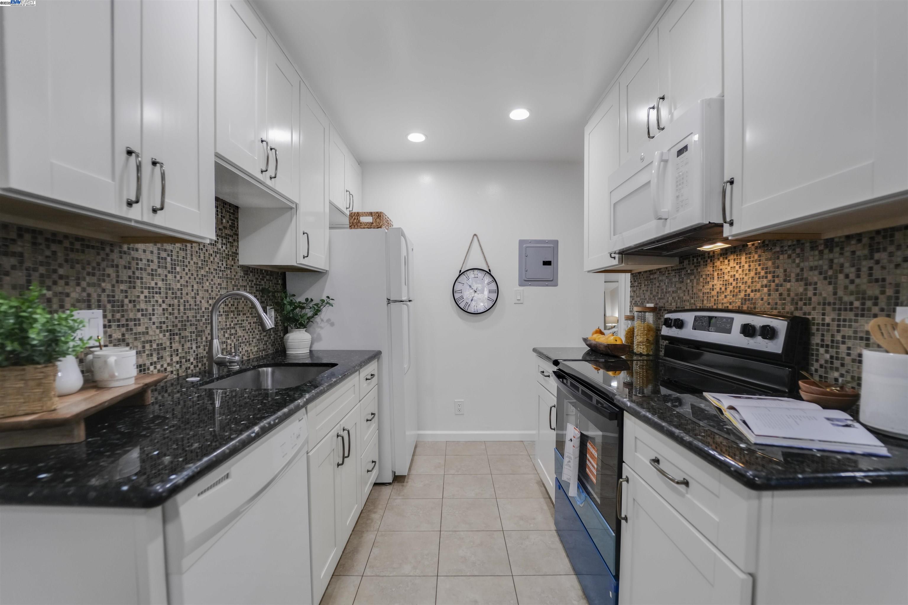 Detail Gallery Image 39 of 60 For 505 Cypress Point Dr #140,  Mountain View,  CA 94043 - 2 Beds | 1 Baths