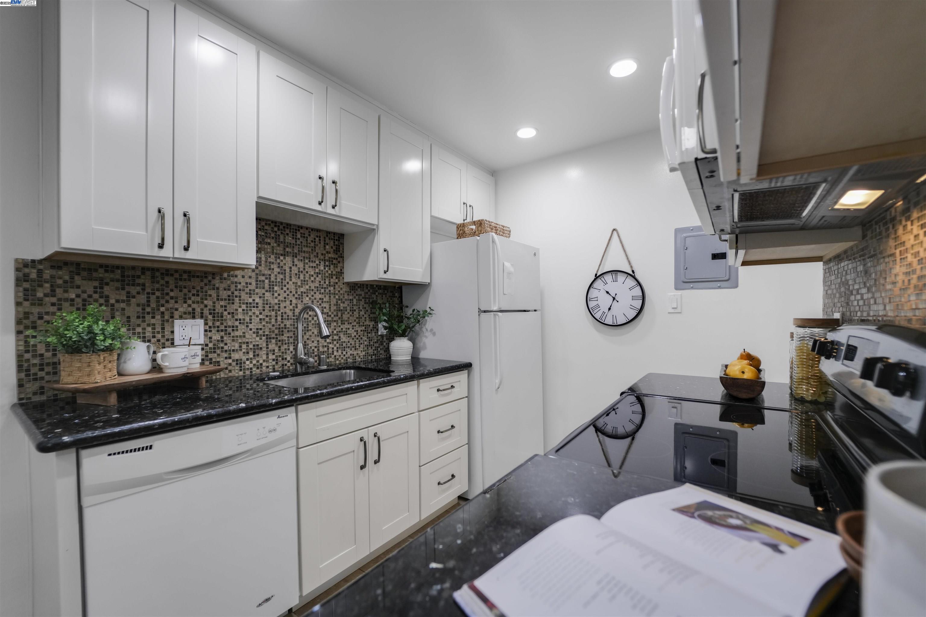 Detail Gallery Image 40 of 60 For 505 Cypress Point Dr #140,  Mountain View,  CA 94043 - 2 Beds | 1 Baths