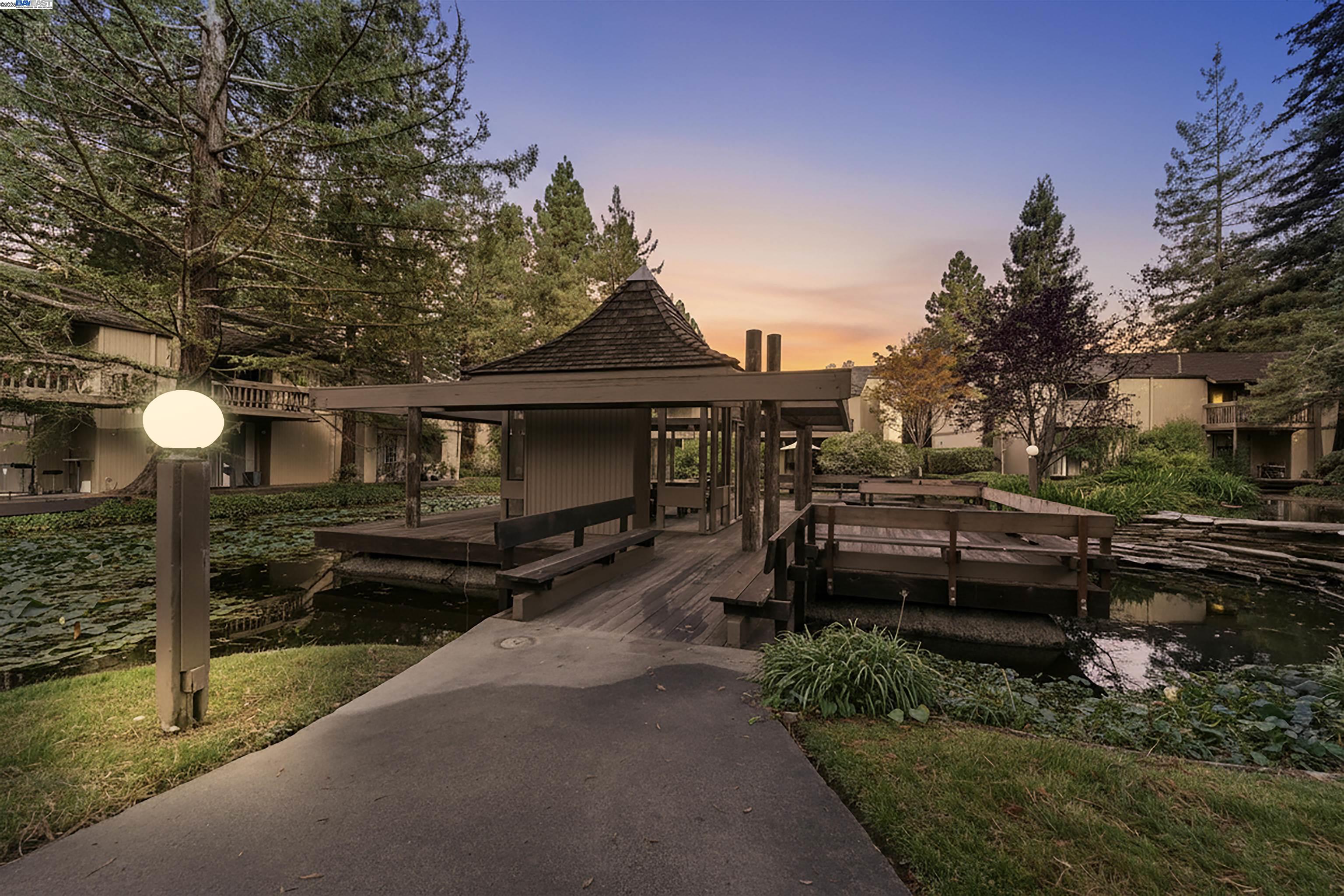 Detail Gallery Image 5 of 60 For 505 Cypress Point Dr #140,  Mountain View,  CA 94043 - 2 Beds | 1 Baths