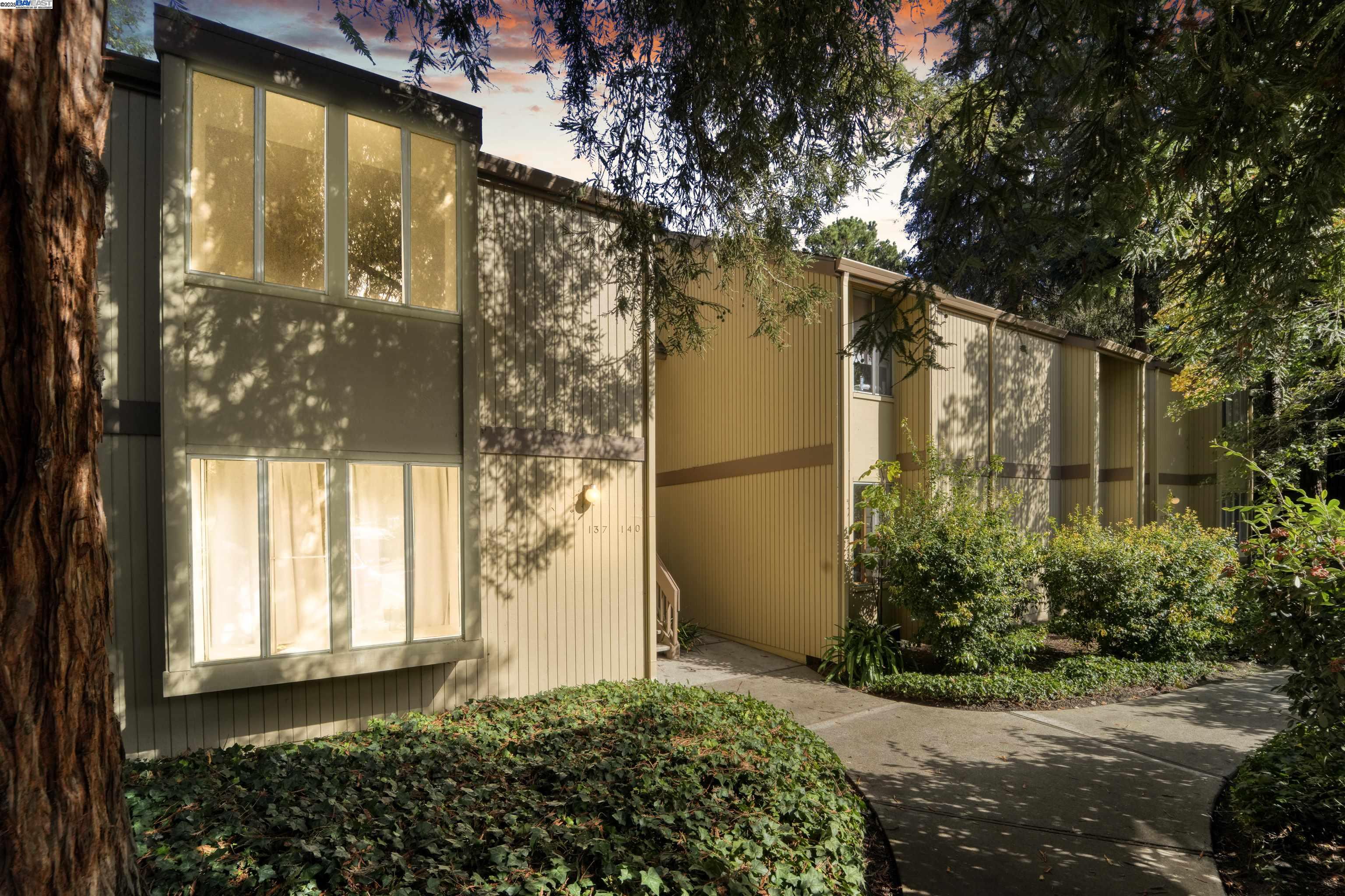 Detail Gallery Image 6 of 60 For 505 Cypress Point Dr #140,  Mountain View,  CA 94043 - 2 Beds | 1 Baths