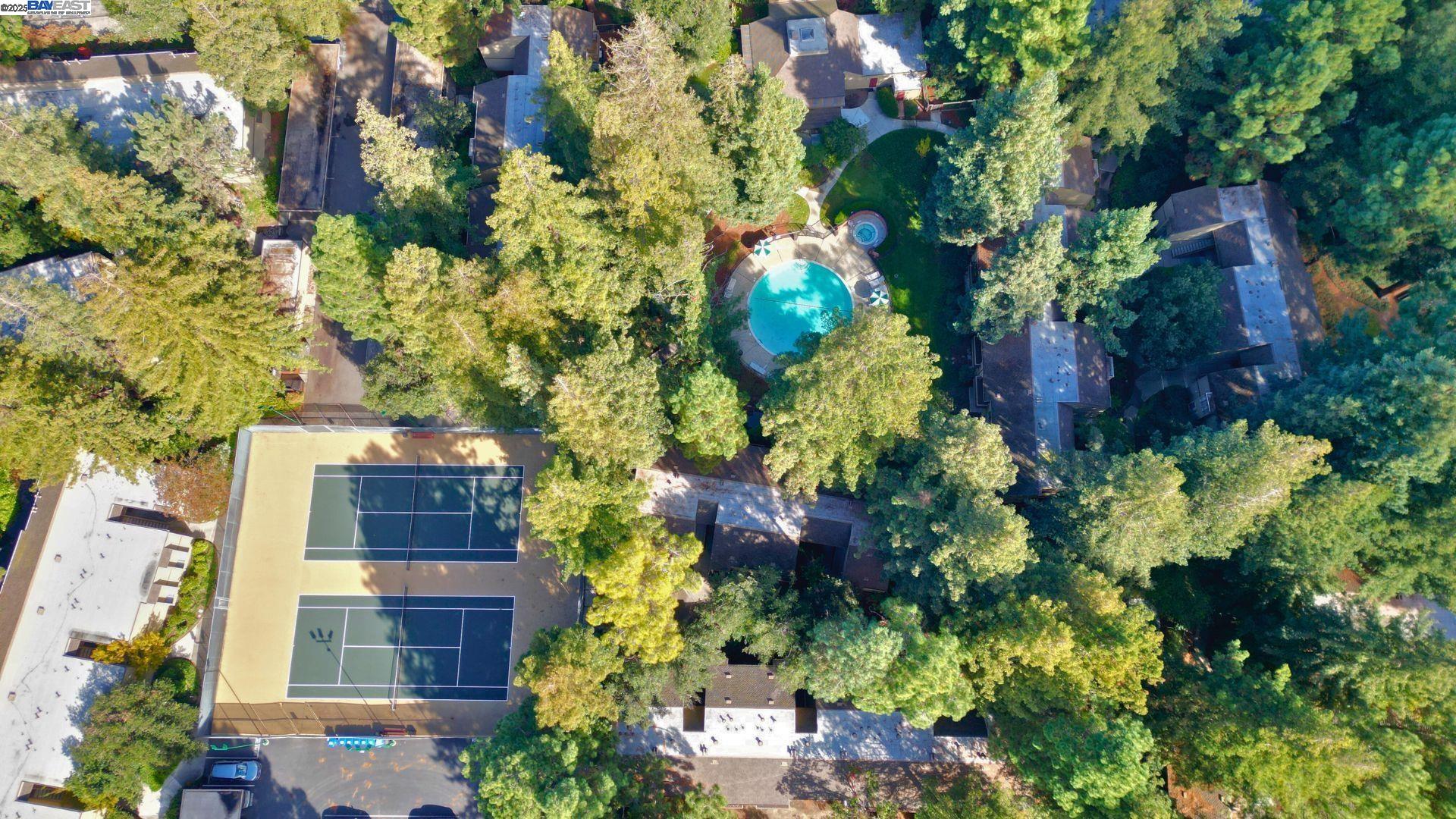 Detail Gallery Image 8 of 60 For 505 Cypress Point Dr #140,  Mountain View,  CA 94043 - 2 Beds | 1 Baths