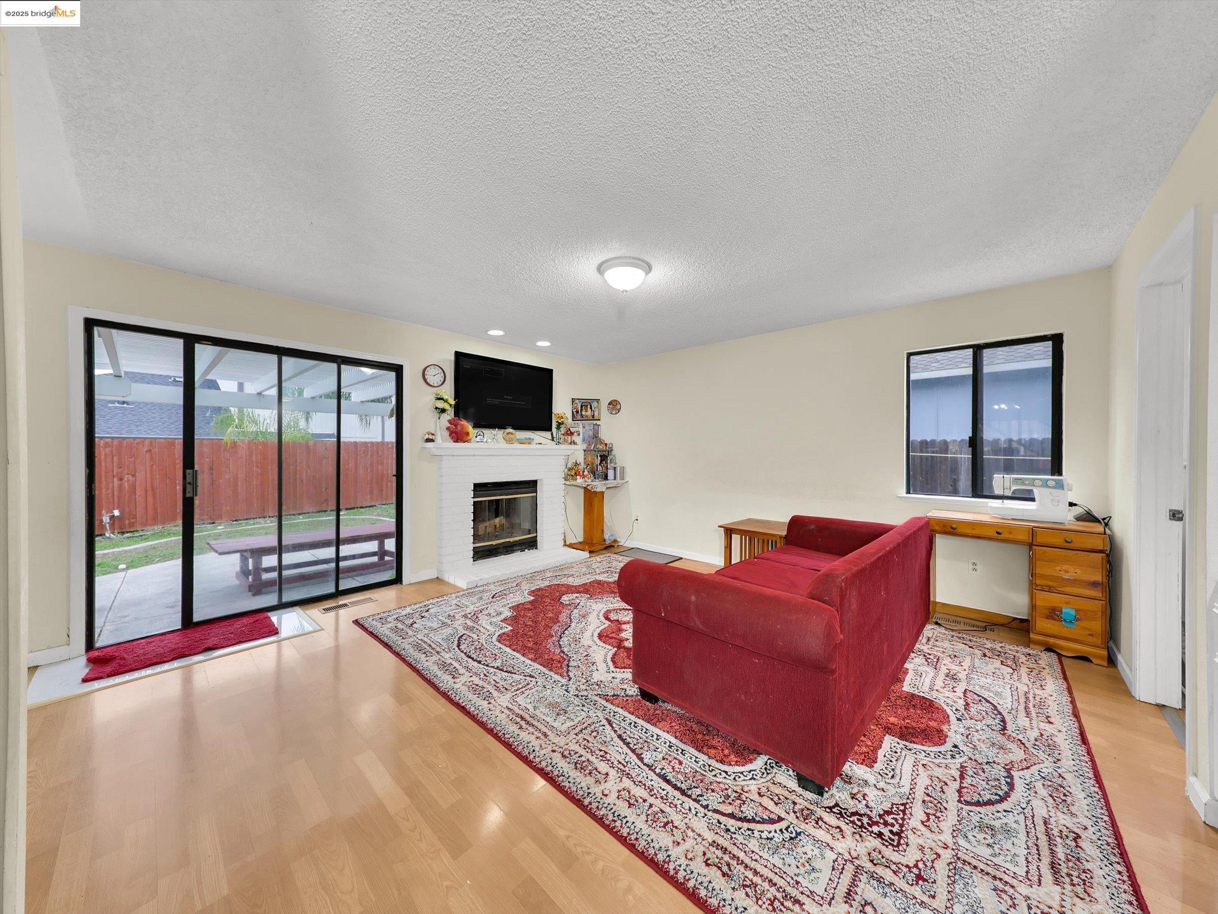 Detail Gallery Image 10 of 29 For 425 Sandy Hill Ct, Antioch,  CA 94509 - 4 Beds | 2/1 Baths