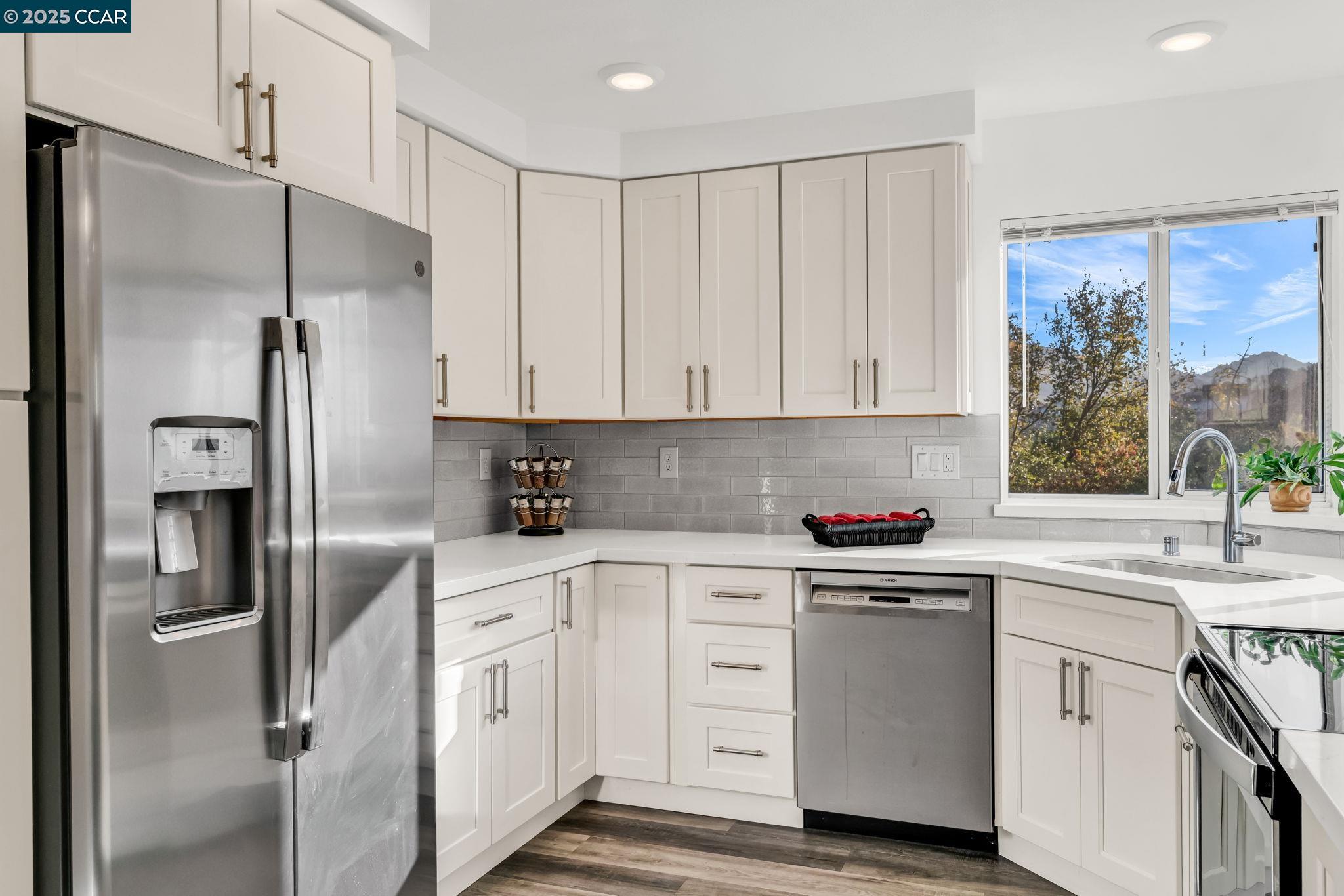 Detail Gallery Image 14 of 52 For 253 Florence Ct, Hercules,  CA 94547 - 2 Beds | 2 Baths