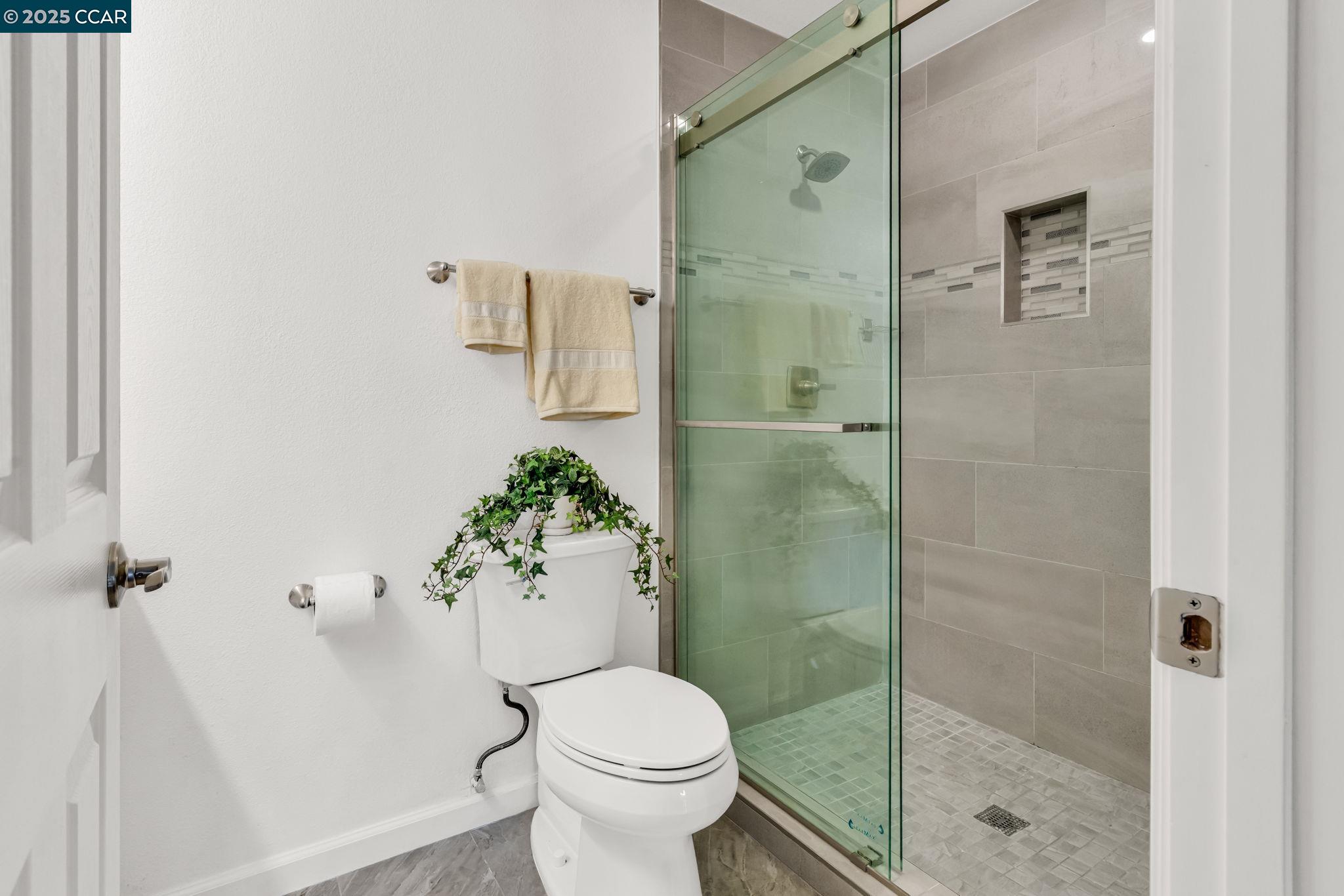 Detail Gallery Image 29 of 52 For 253 Florence Ct, Hercules,  CA 94547 - 2 Beds | 2 Baths