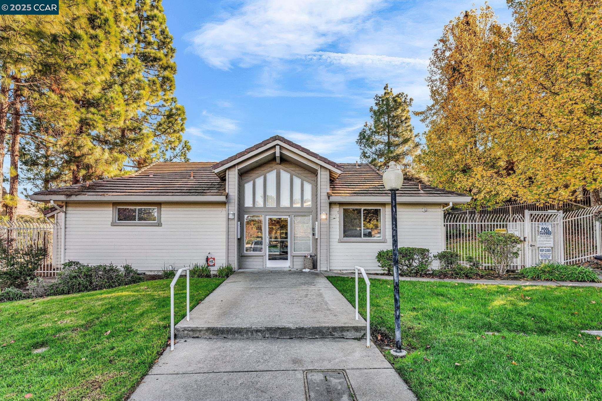 Detail Gallery Image 40 of 52 For 253 Florence Ct, Hercules,  CA 94547 - 2 Beds | 2 Baths