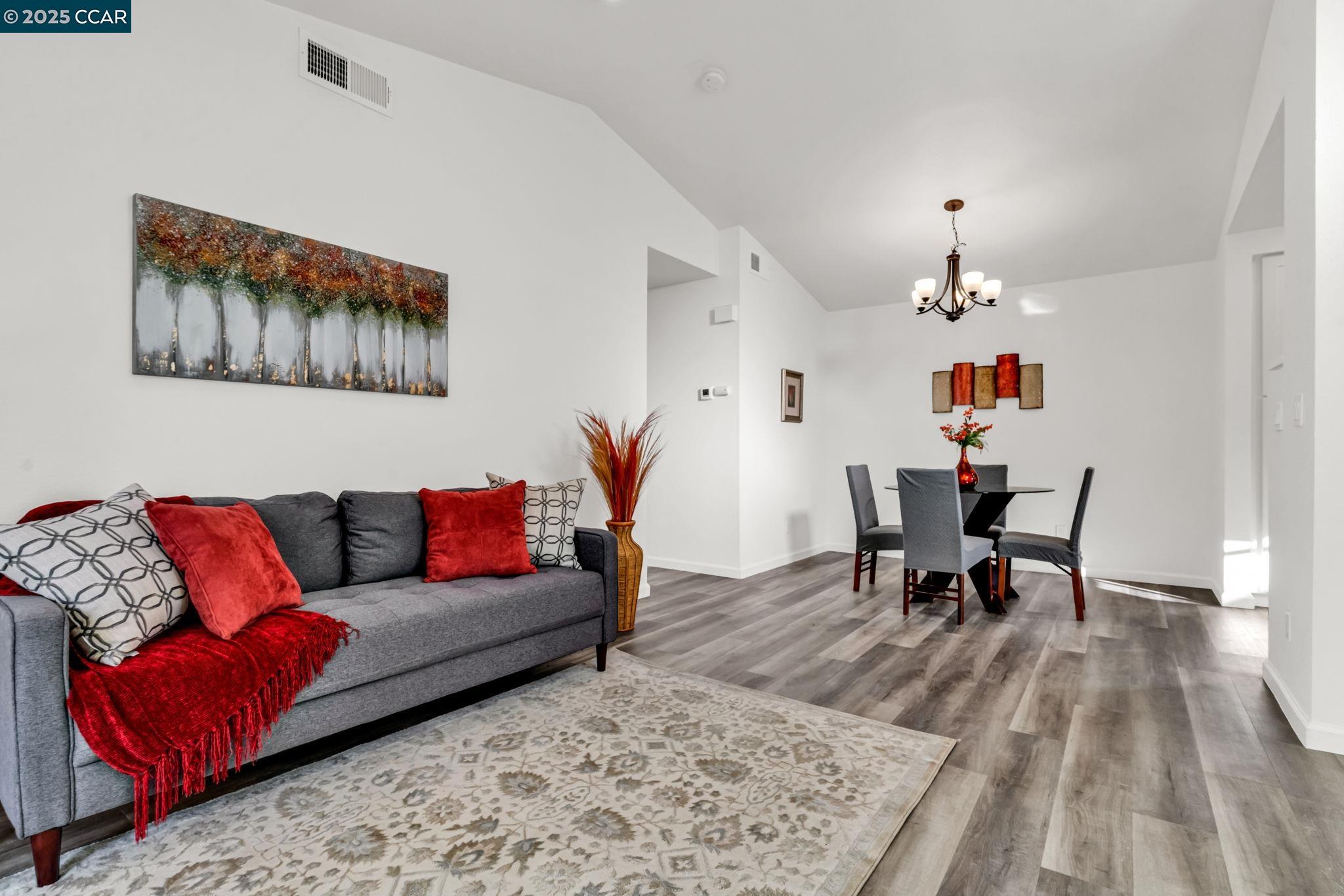 Detail Gallery Image 6 of 52 For 253 Florence Ct, Hercules,  CA 94547 - 2 Beds | 2 Baths