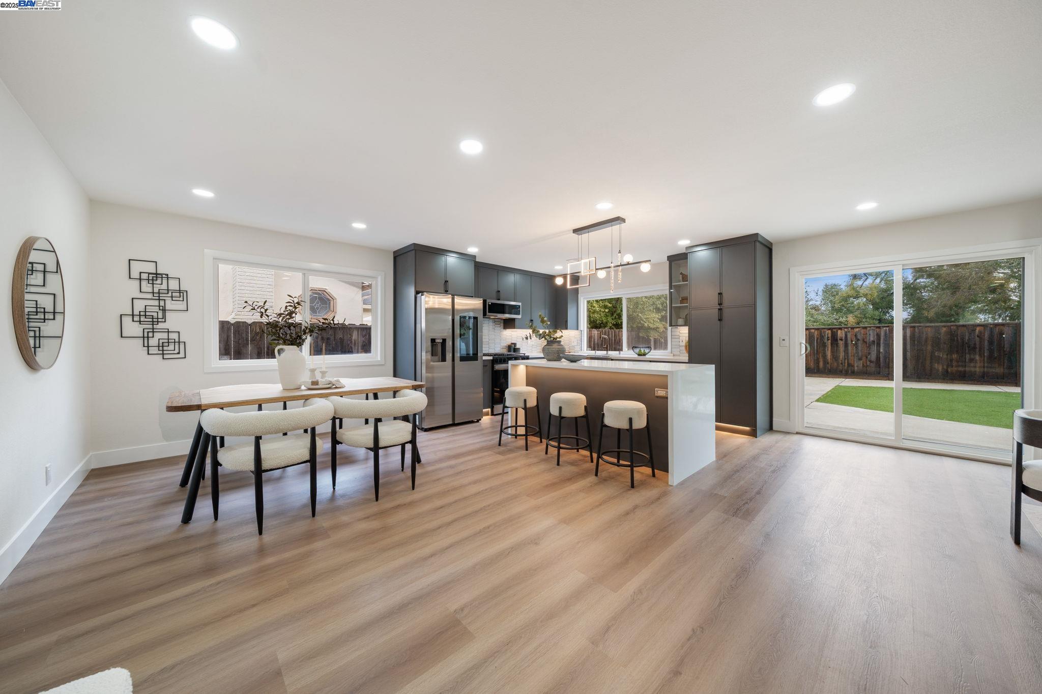 Detail Gallery Image 5 of 39 For 31314 San Andreas Dr, Union City,  CA 94587 - 3 Beds | 2 Baths