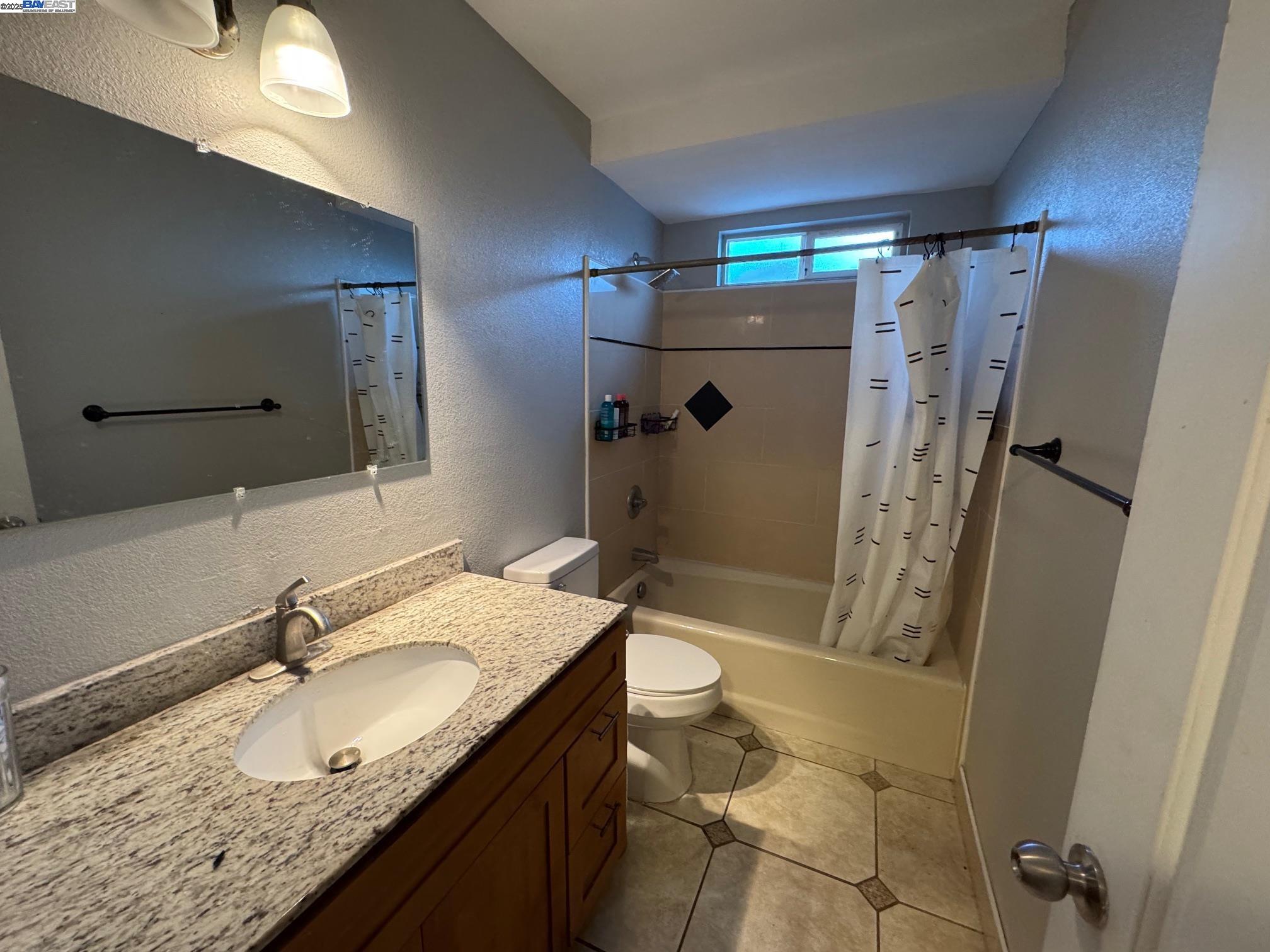 Detail Gallery Image 14 of 17 For 7608 Canterbury Ln, Dublin,  CA 94568 - 3 Beds | 2 Baths