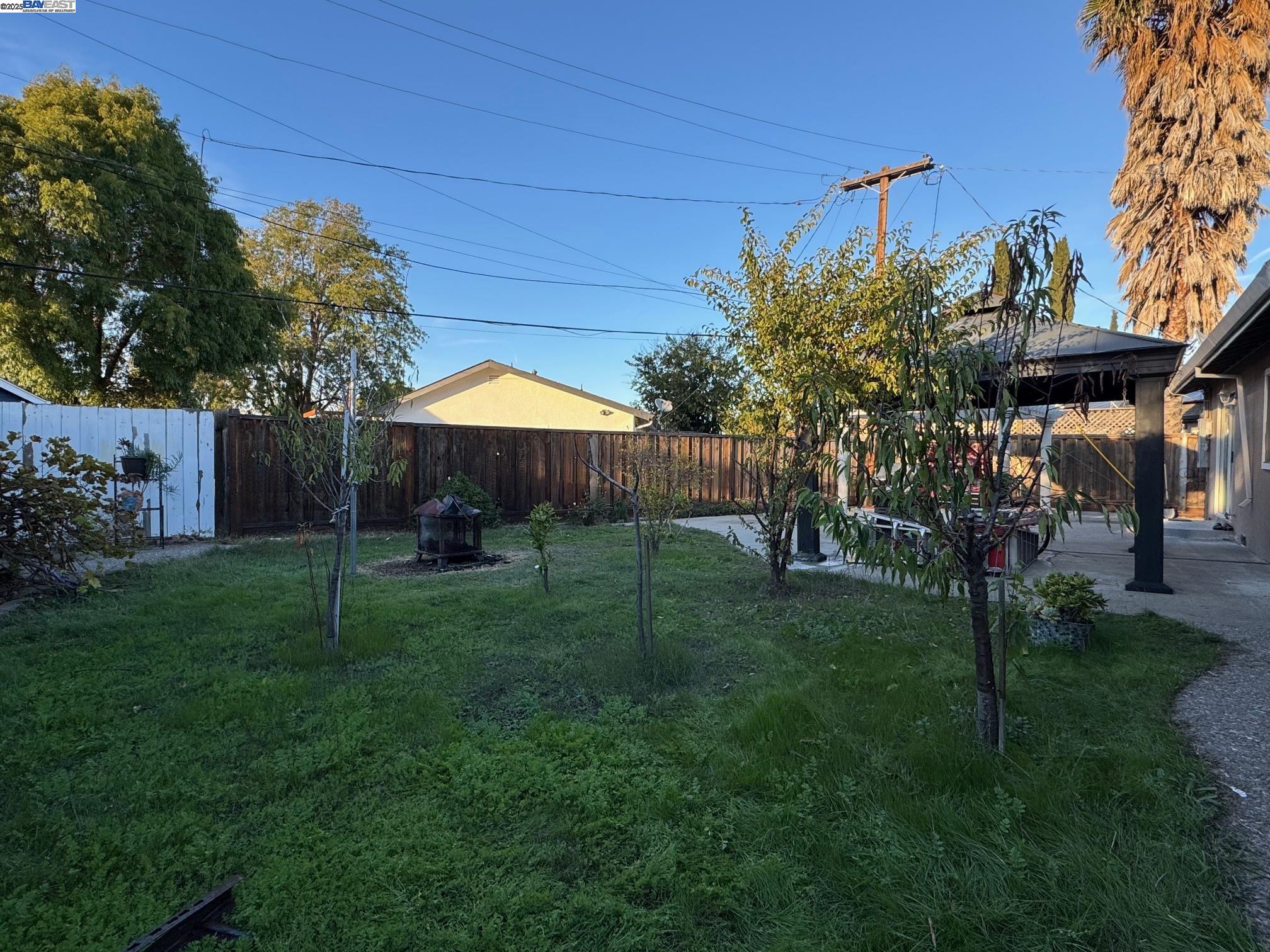 Detail Gallery Image 15 of 17 For 7608 Canterbury Ln, Dublin,  CA 94568 - 3 Beds | 2 Baths