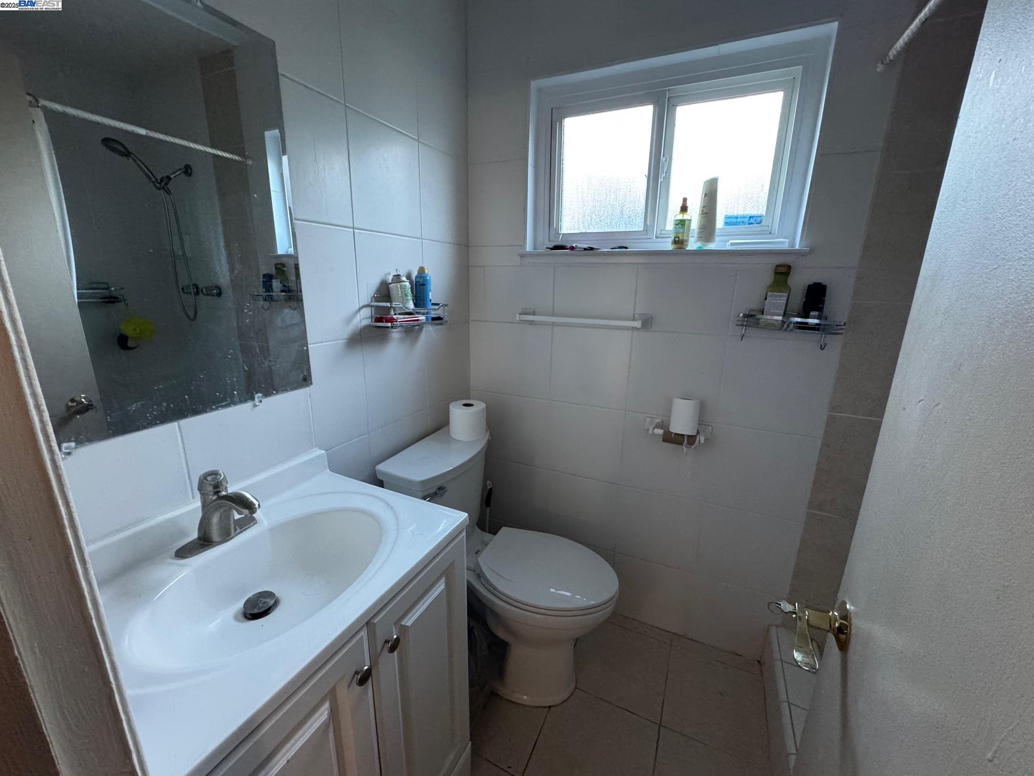 Detail Gallery Image 9 of 17 For 7608 Canterbury Ln, Dublin,  CA 94568 - 3 Beds | 2 Baths