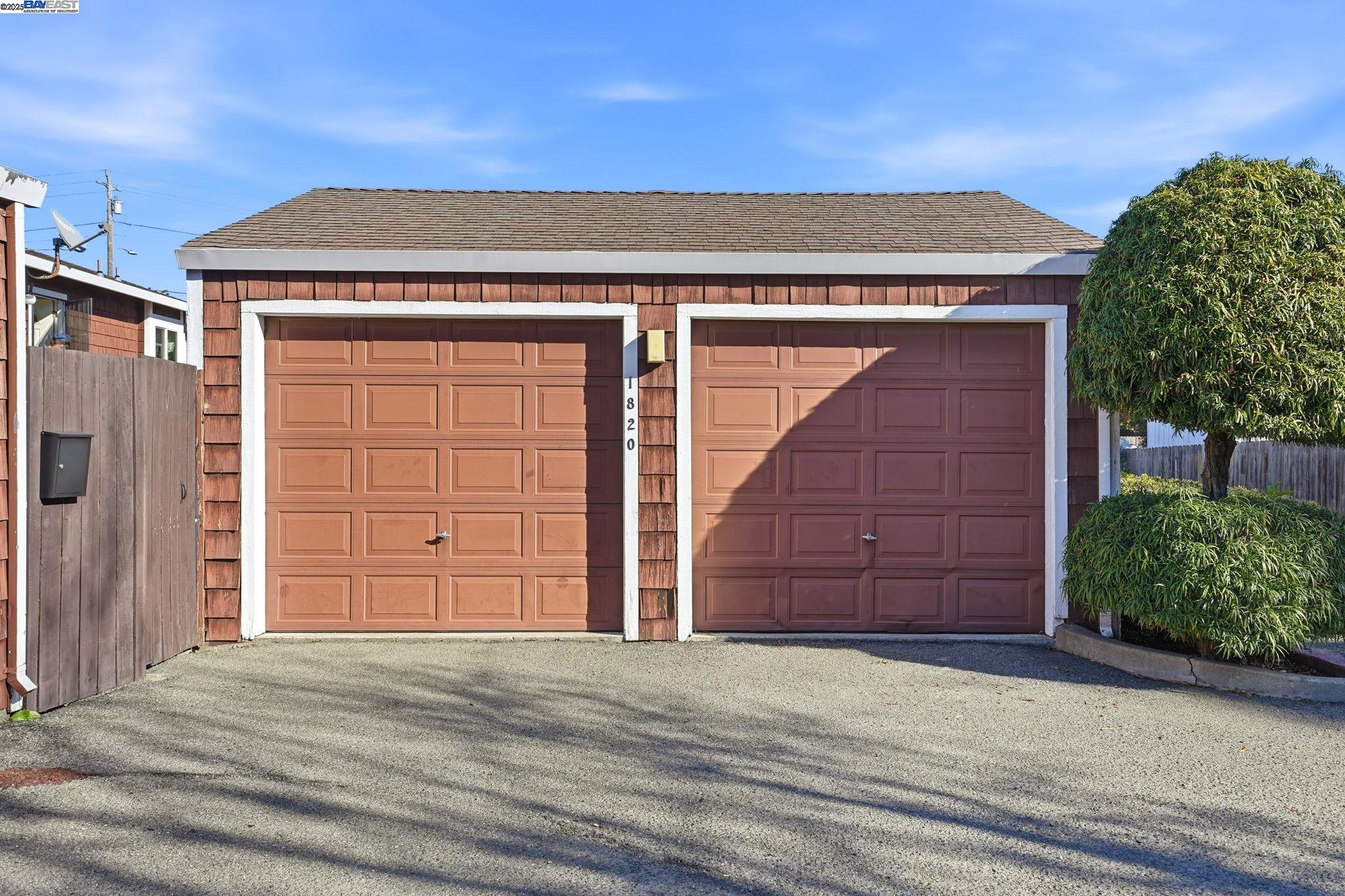 Detail Gallery Image 2 of 48 For 1820 Dalessi Ln, Pinole,  CA 94564 - 2 Beds | 2/1 Baths