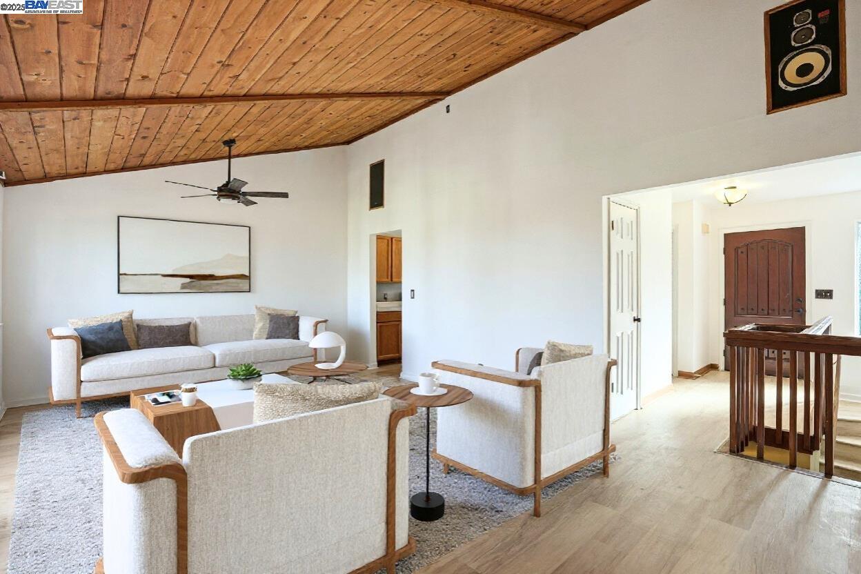 Detail Gallery Image 14 of 48 For 1820 Dalessi Ln, Pinole,  CA 94564 - 2 Beds | 2/1 Baths