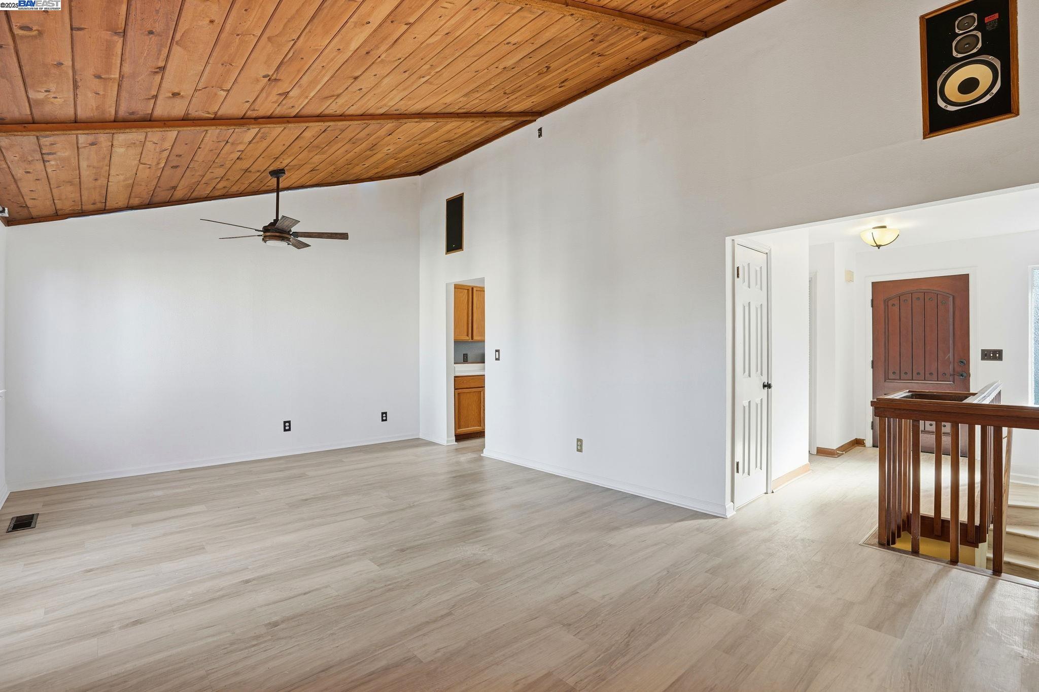 Detail Gallery Image 15 of 48 For 1820 Dalessi Ln, Pinole,  CA 94564 - 2 Beds | 2/1 Baths